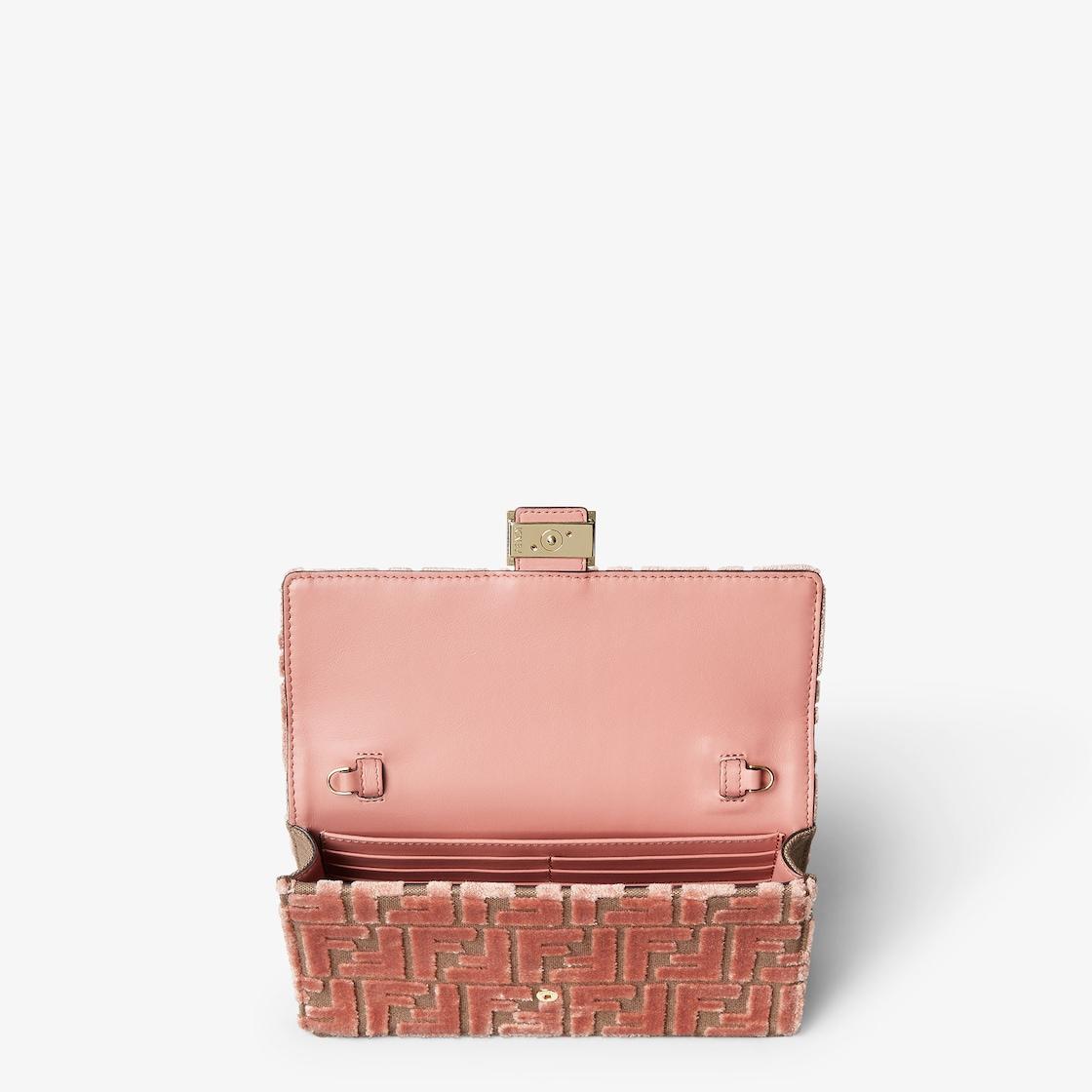 Wallet On Chain BaguettePink FF jacquard velvet wallet Product Image