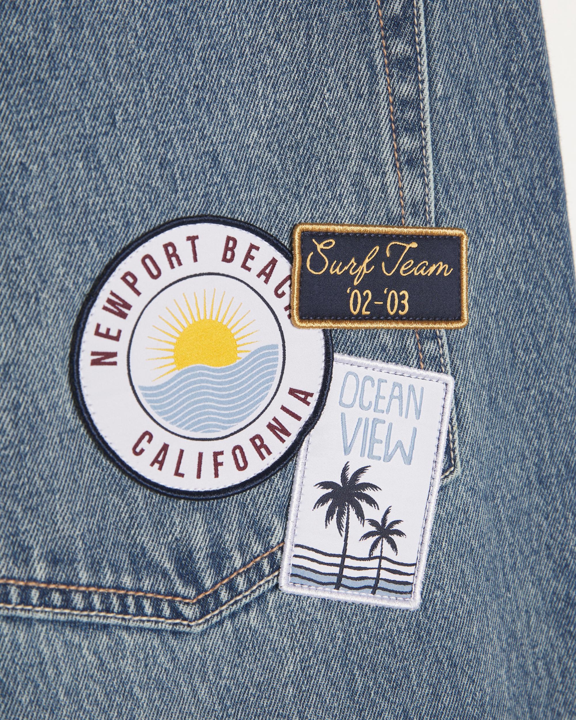 Low-Rise Medium Wash Graphic Patch Extreme Baggy Jeans Product Image