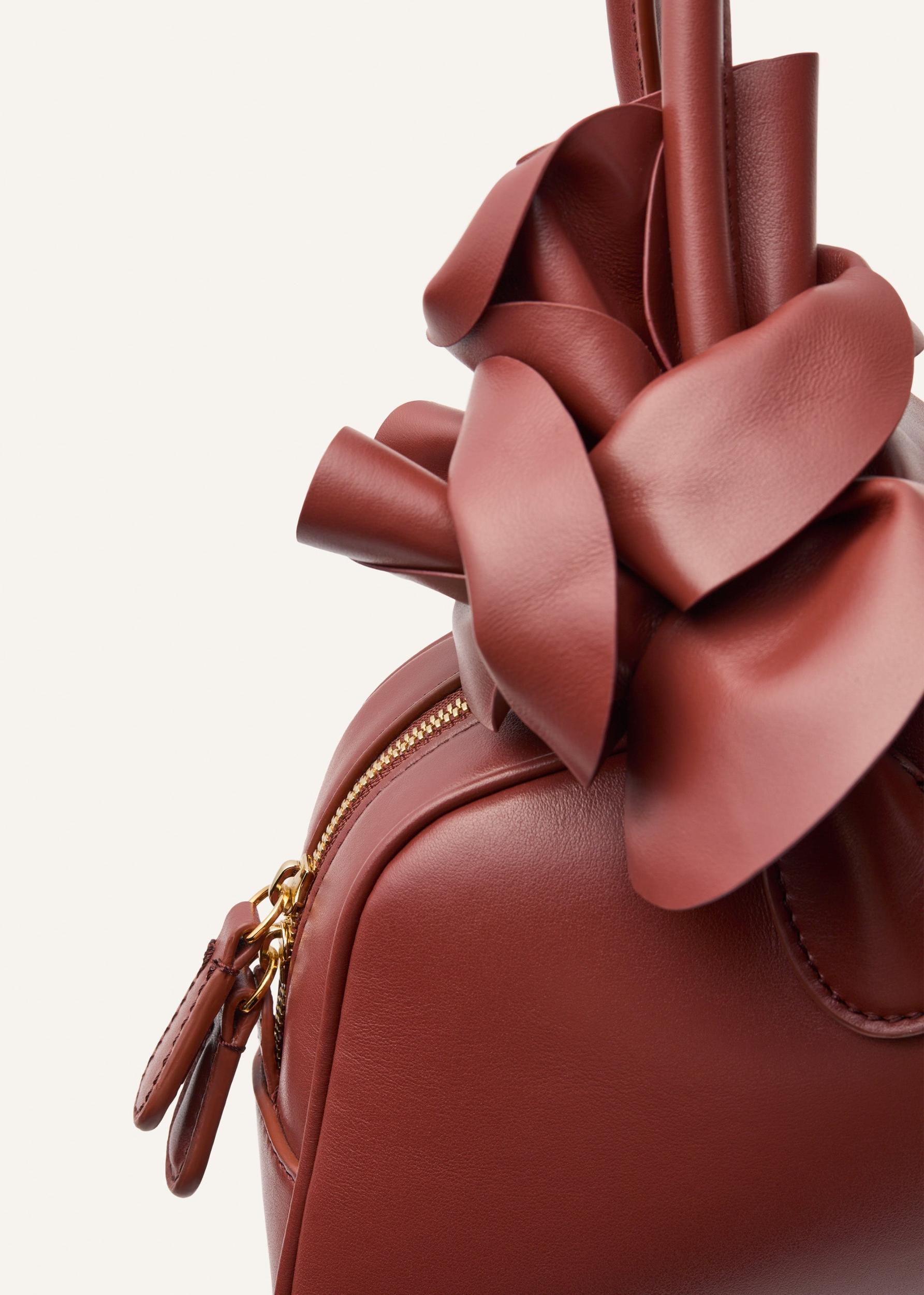 Brigitte trapeze bag in amber leather and gold Product Image