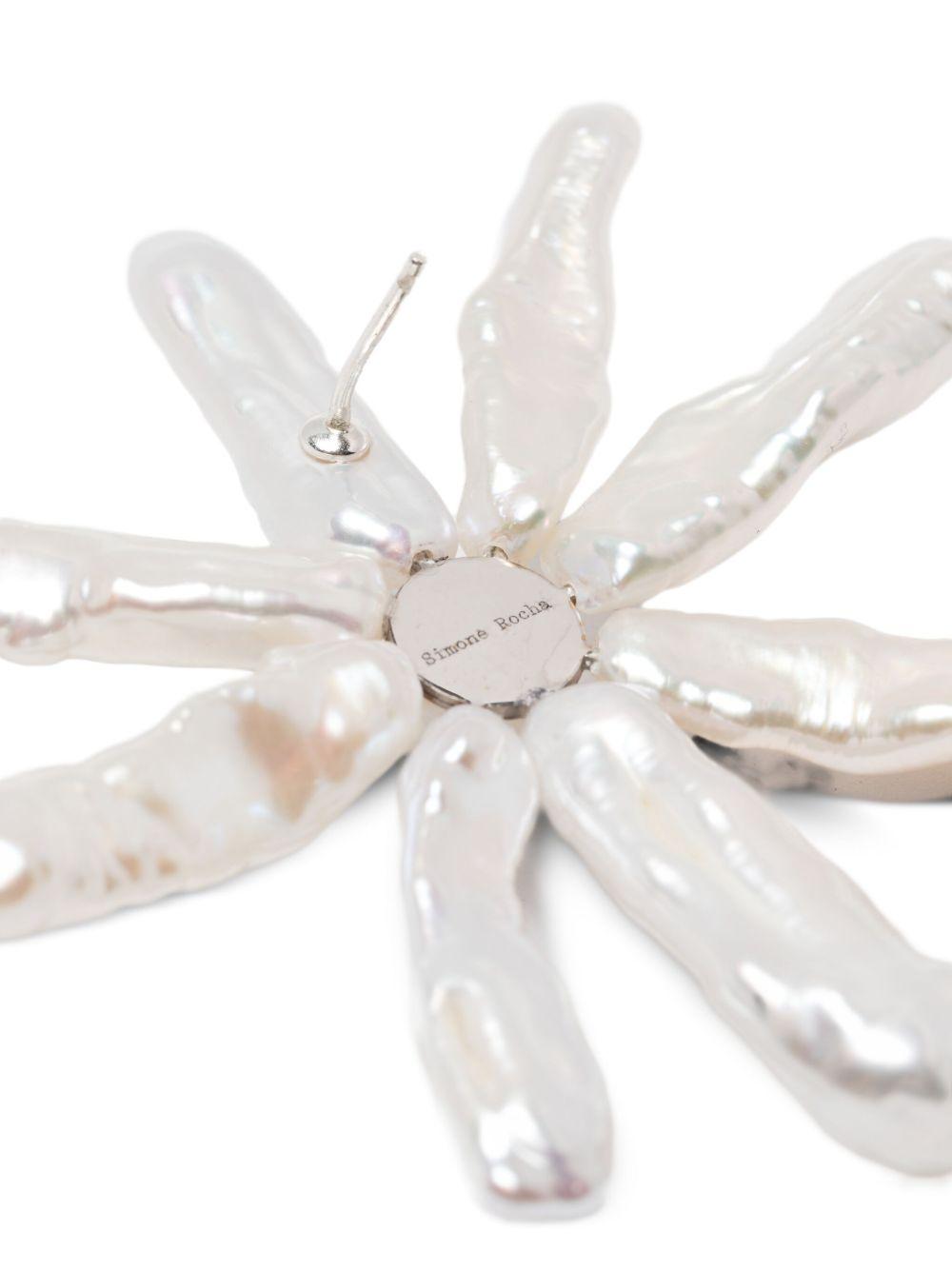 flower-design earrings Product Image