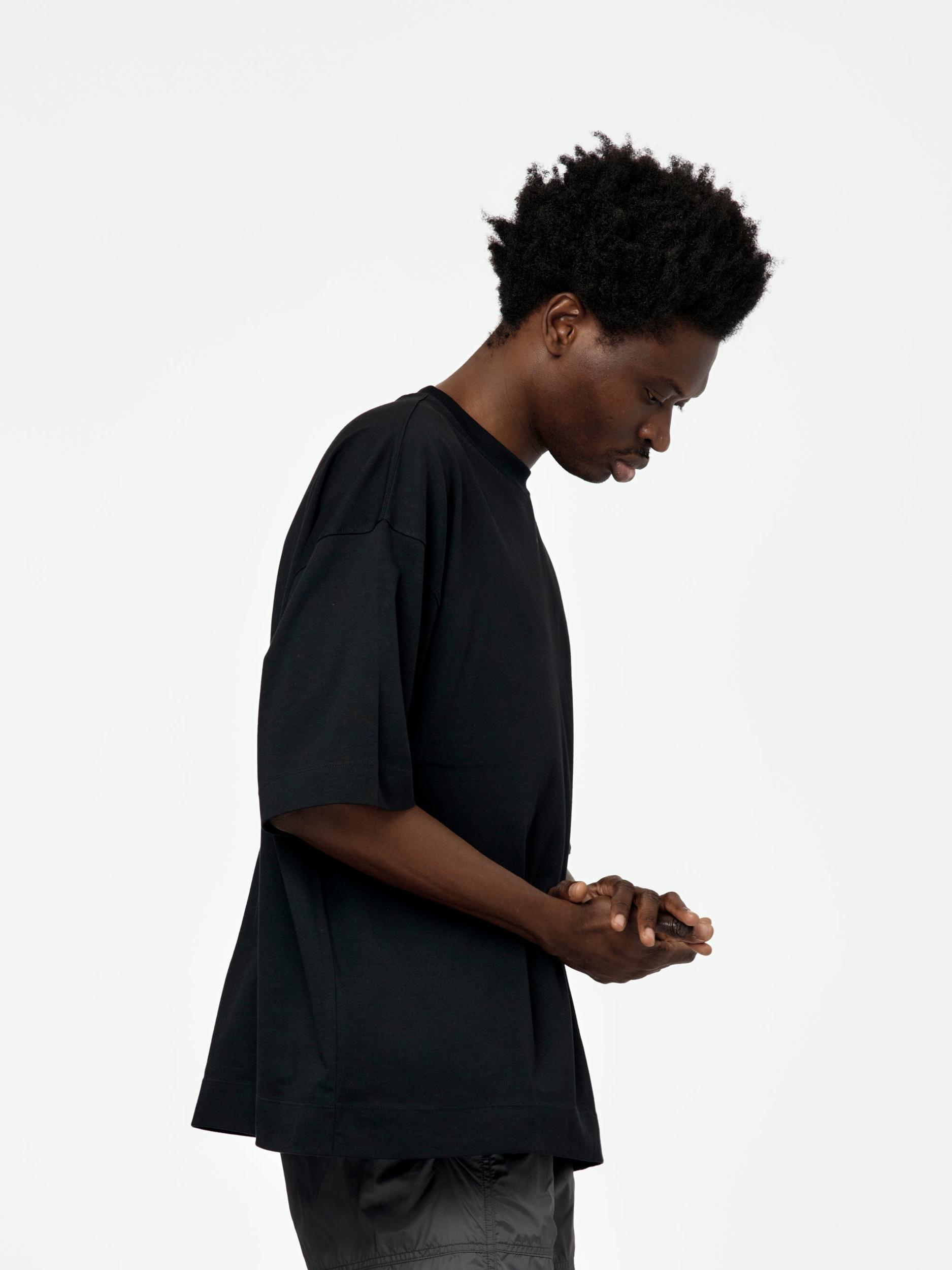 Hen S/S T-Shirt (Black) Product Image