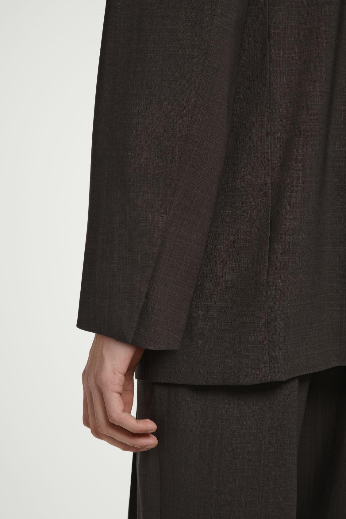 FLUID LIGHTWEIGHT WOOL BLAZER Product Image