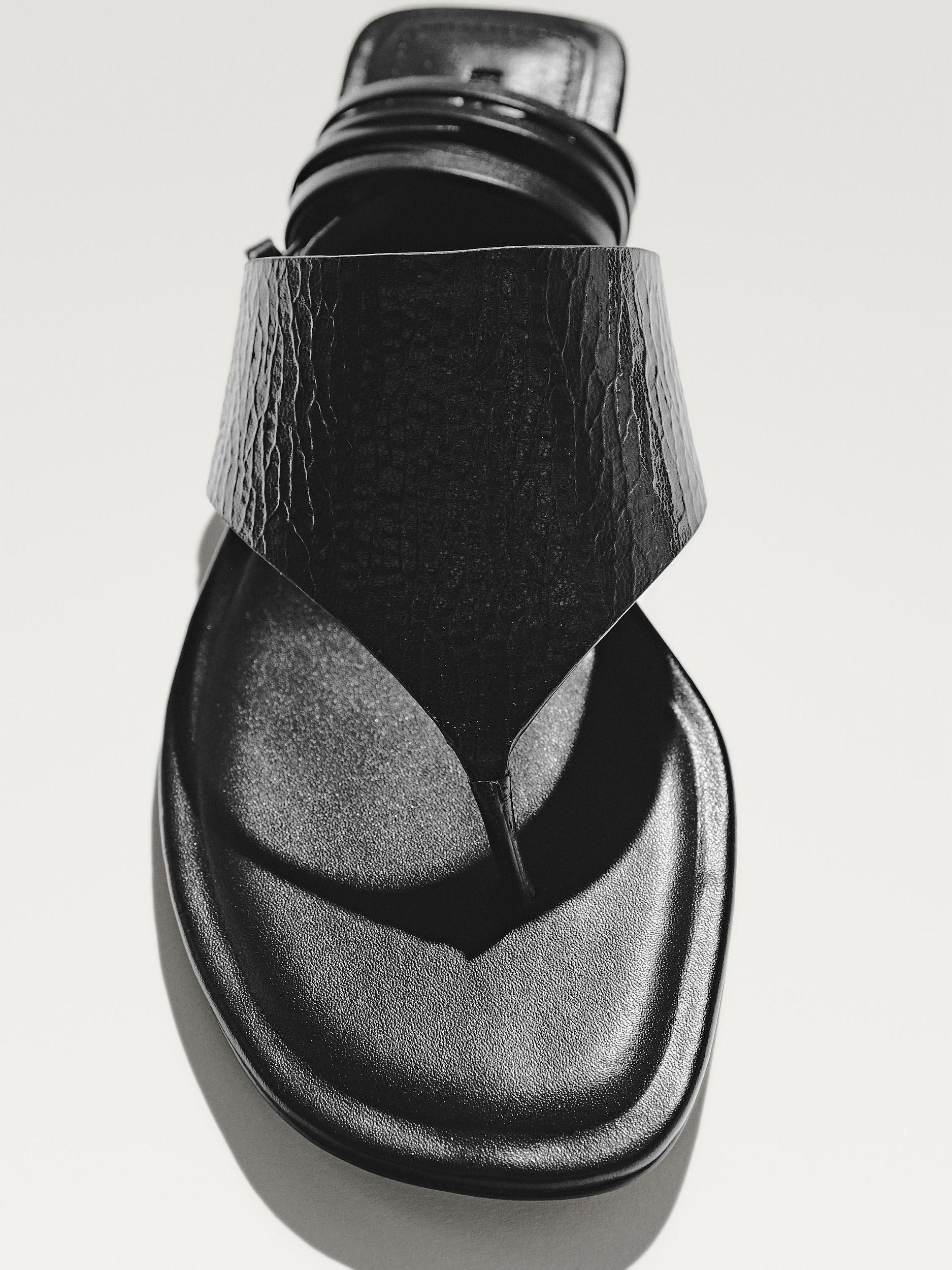 Leather gladiator sandals Product Image