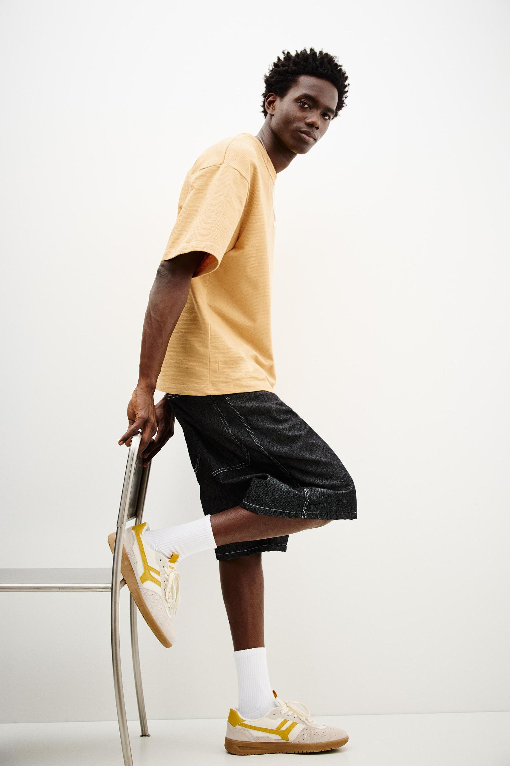 Short sleeve textured T-shirt Product Image