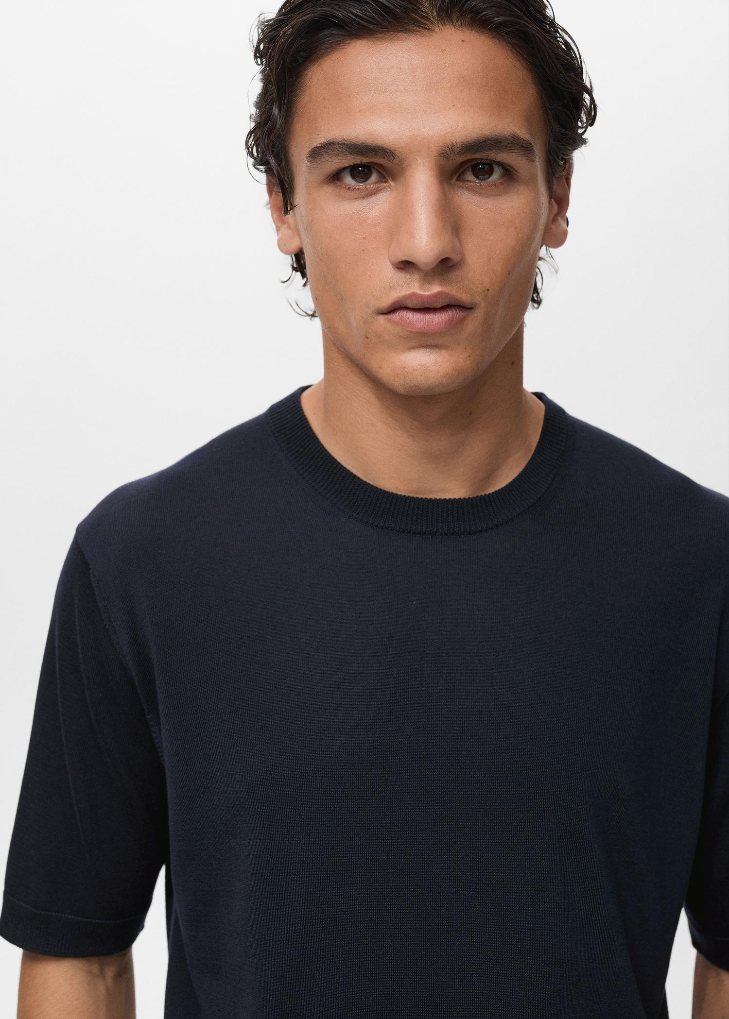 Fine-knit lyocell t-shirt - Men | MANGO USA Product Image