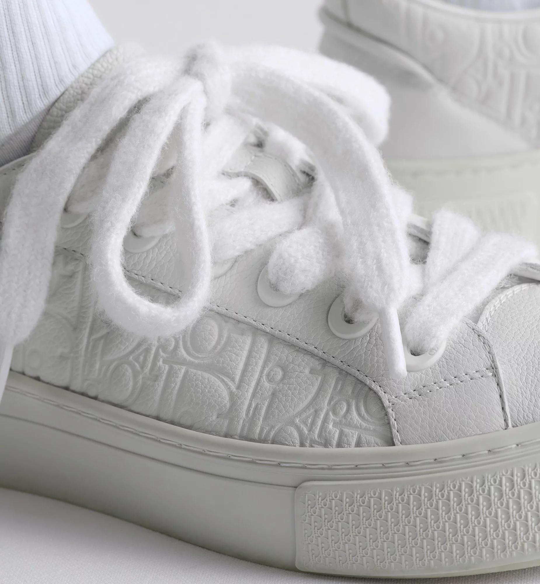 B33 Spin Sneaker Product Image