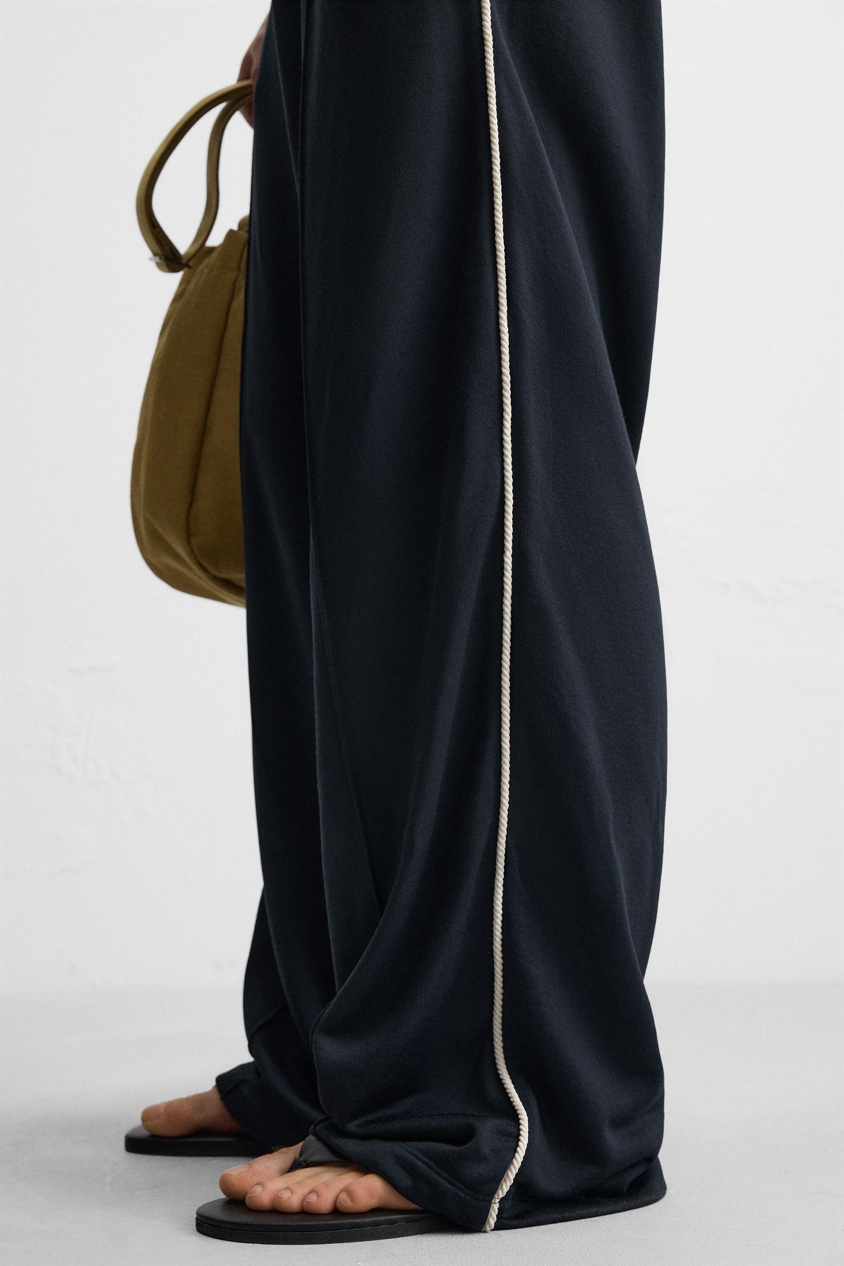 CONTRAST JOGGER PANTS Product Image