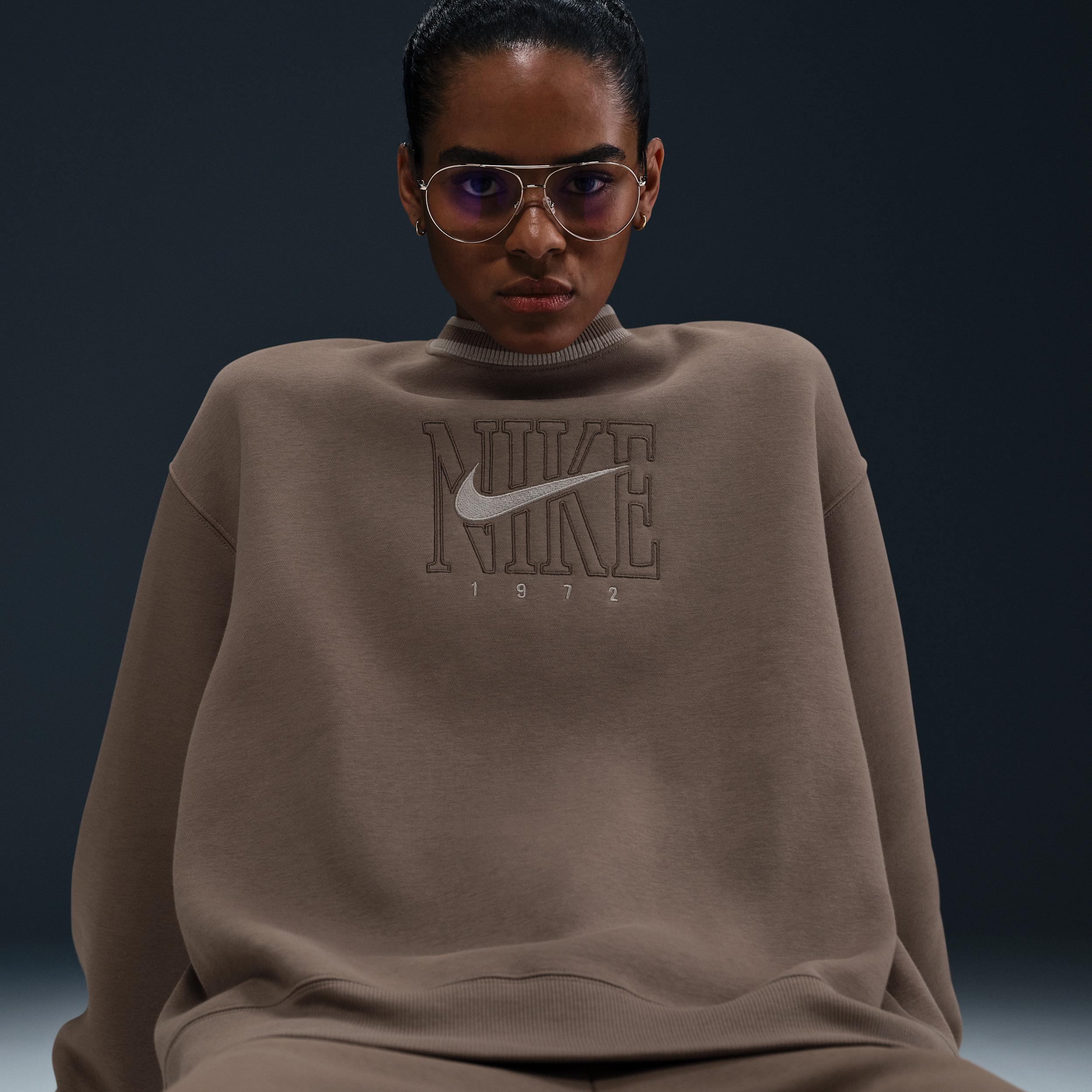 Womens Nike Sportswear Phoenix Fleece Oversized Graphic Crew-Neck Sweatshirt | HJ0949-233 Product Image