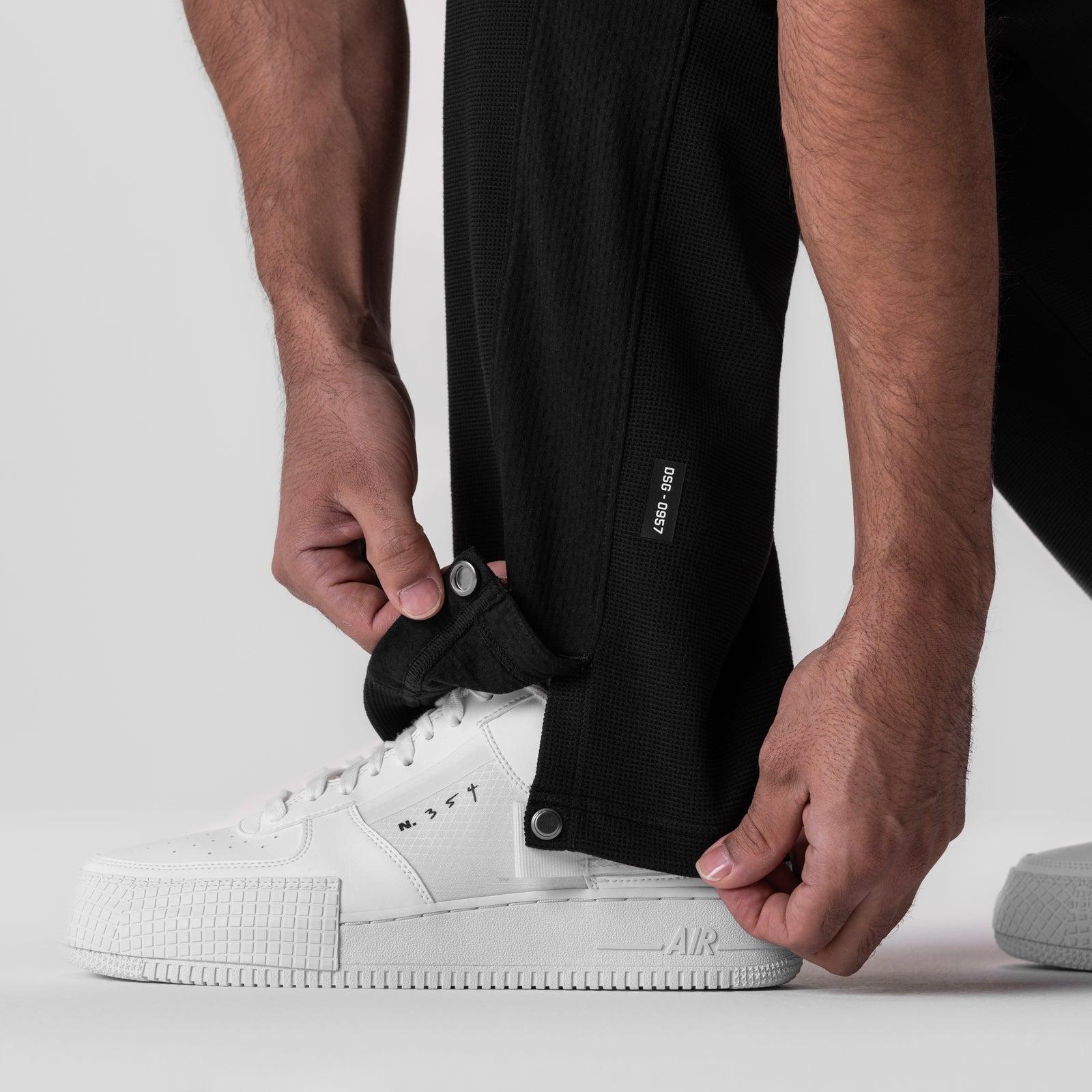 0957. Waffle Knit Relaxed Sweatpant - Black/Black Product Image