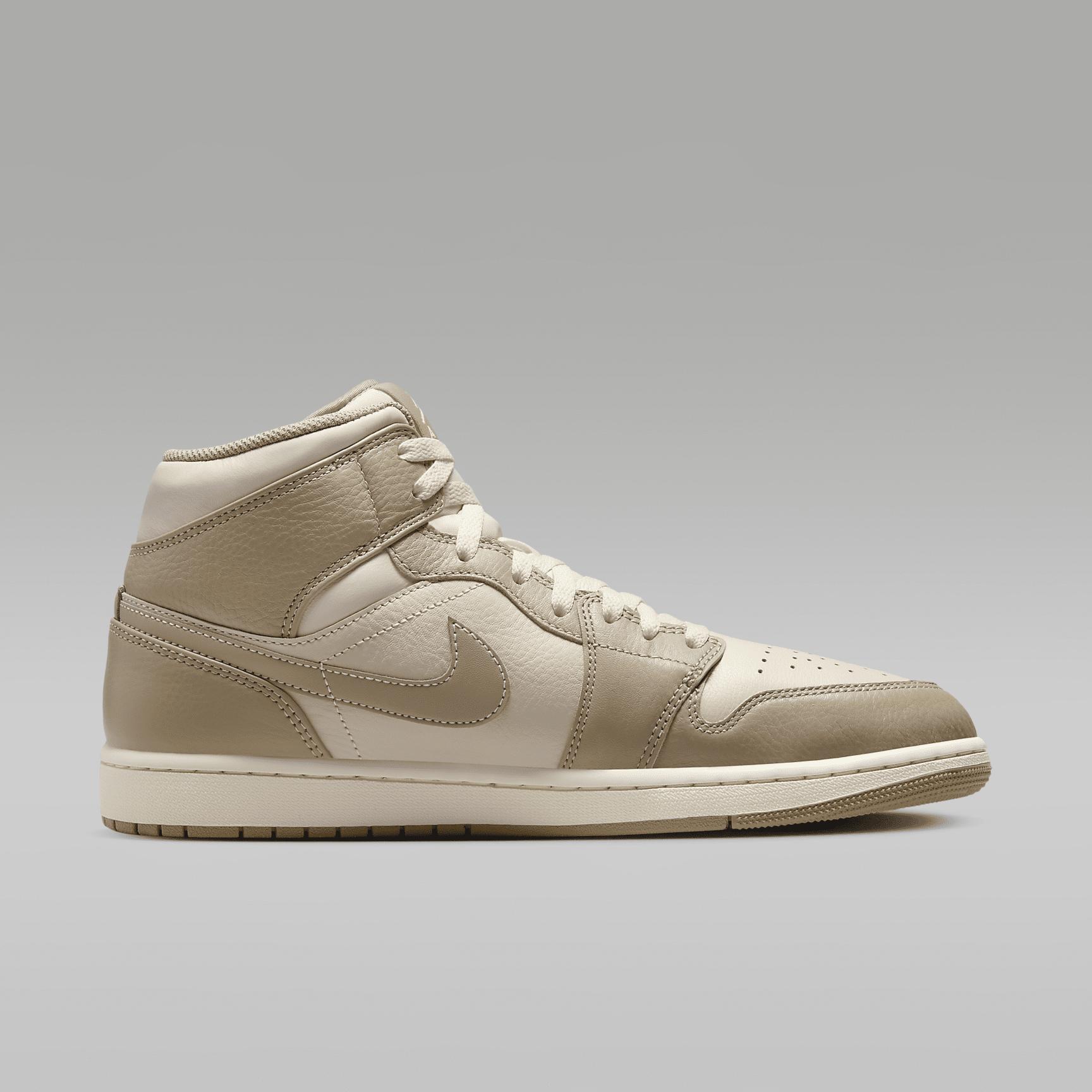 Air Jordan 1 Mid Men's Shoes Product Image