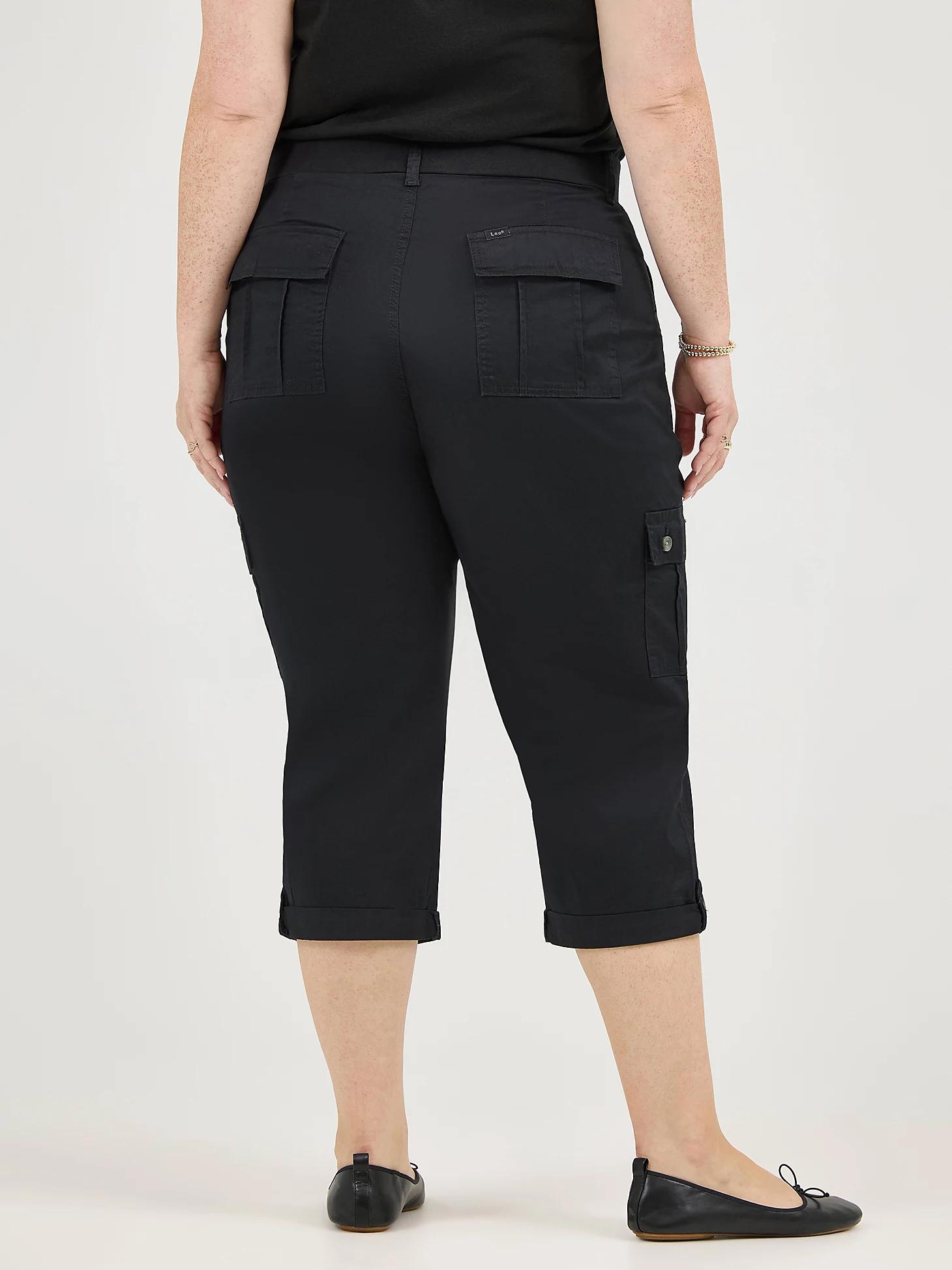 Women's Ultra Lux Comfort with Flex-To-Go Relaxed Fit Cargo Capri (Plus) | Women's Capris & Crops | Lee® Product Image