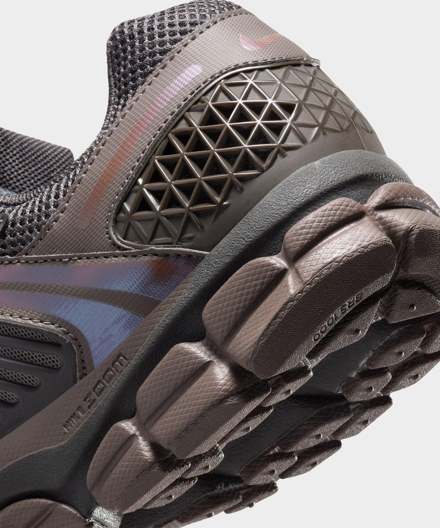 Nike Zoom Vomero 5 Sneaker Product Image