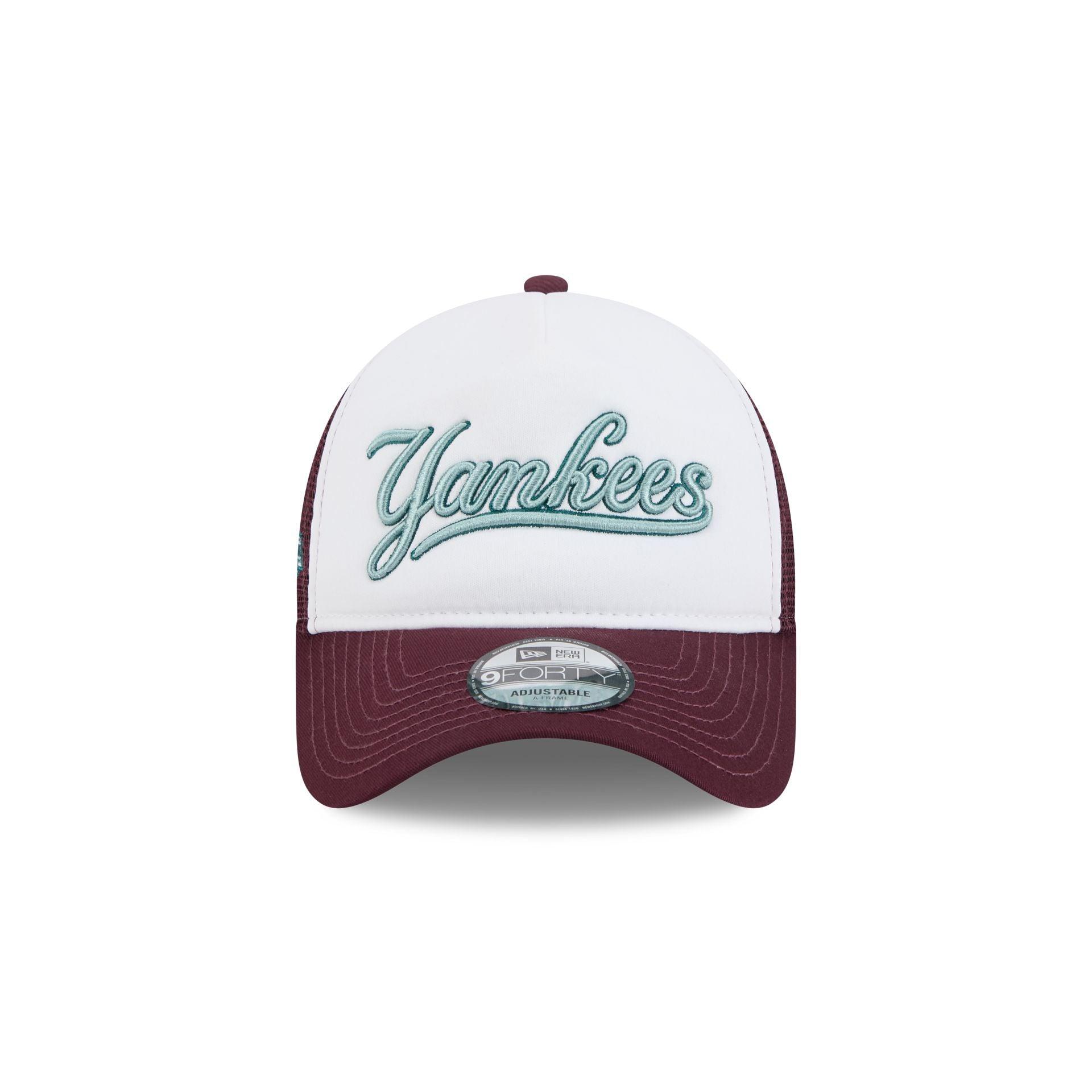 Atlanta Braves Distressed 9FORTY A-Frame Trucker Hat Male Product Image