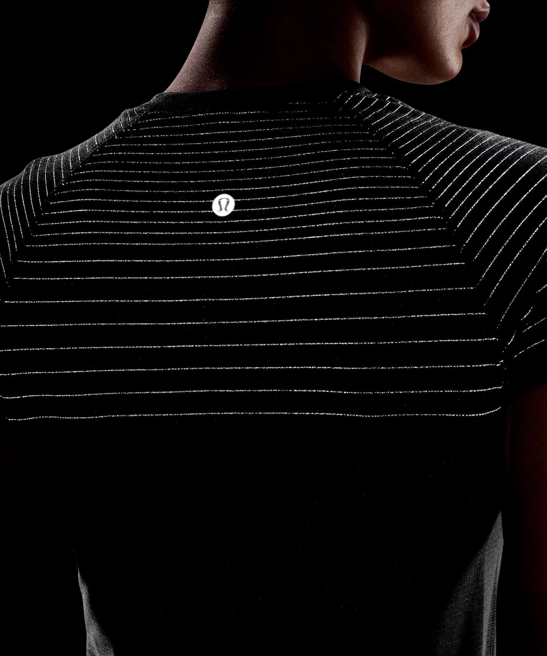 Swiftly Tech Short-Sleeve Shirt 2.0 Hip Length *Glow Stripe Product Image