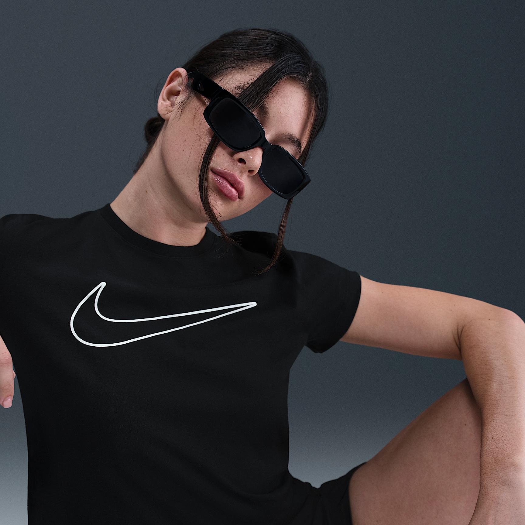 Womens Nike Sportswear Short-Sleeve Graphic T-Shirt | HV5002-010 Product Image