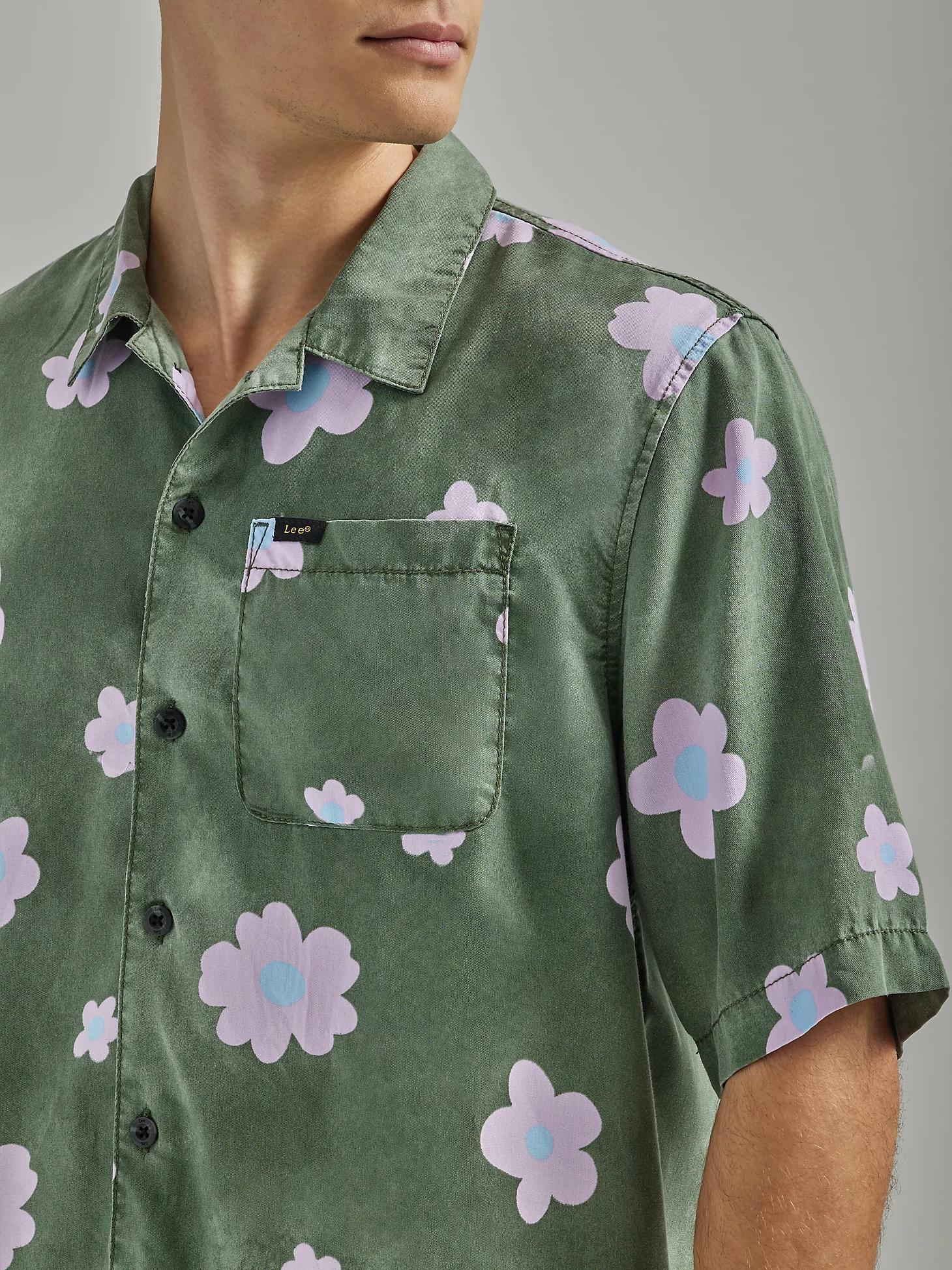 Men's Oversized Floral Resort Shirt | Men's Tops & Tees | Lee® Product Image