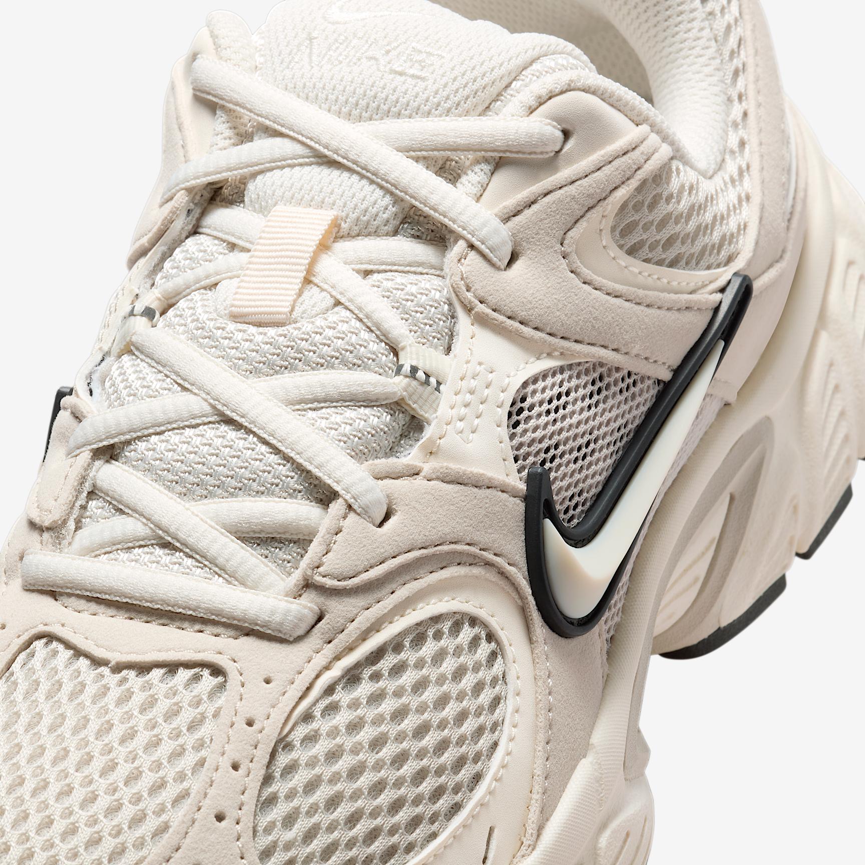 Nike Womens V5 RNR Shoes | II6294-100 Product Image