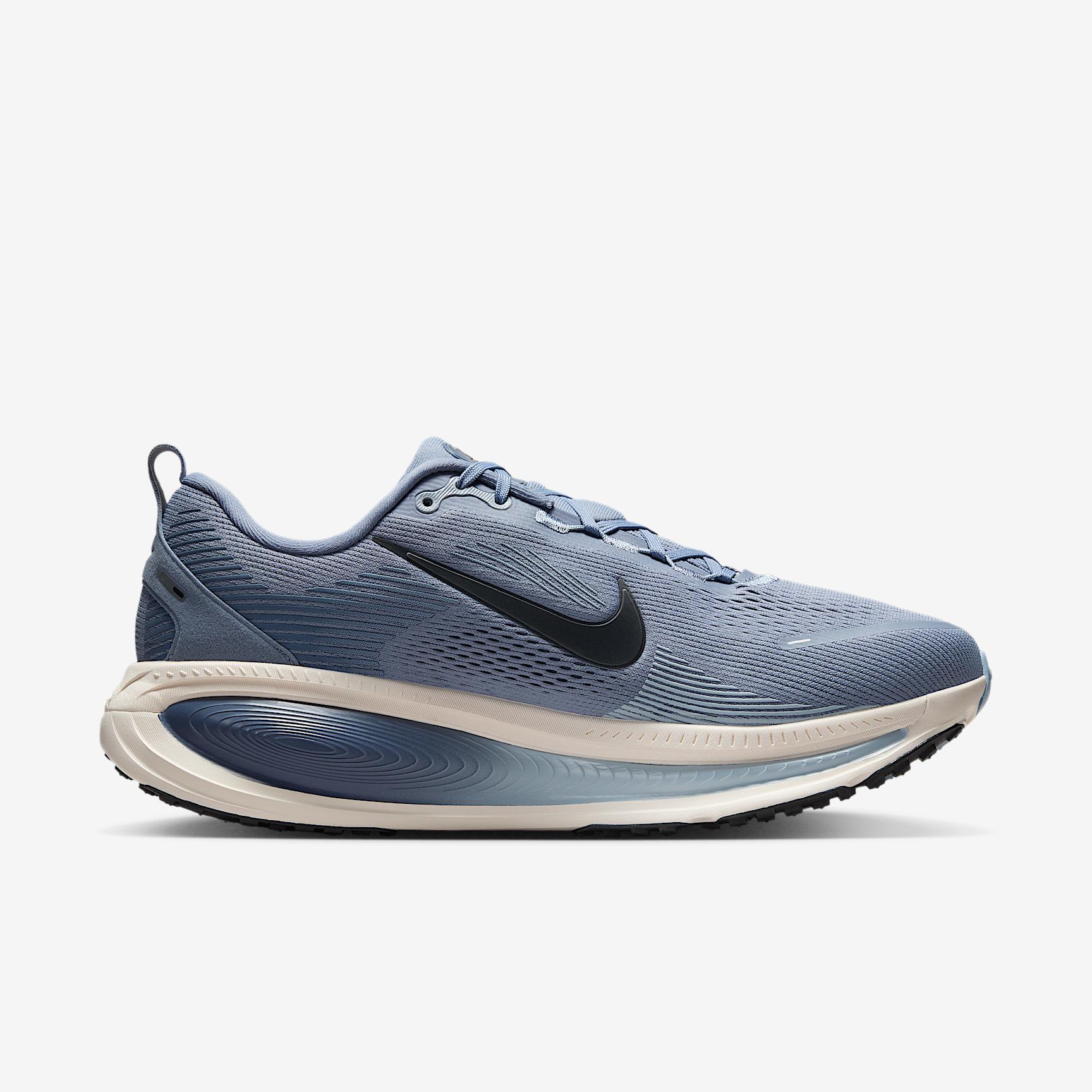 Nike Men's Vomero 18 Road Running Shoes (Extra Wide) Product Image