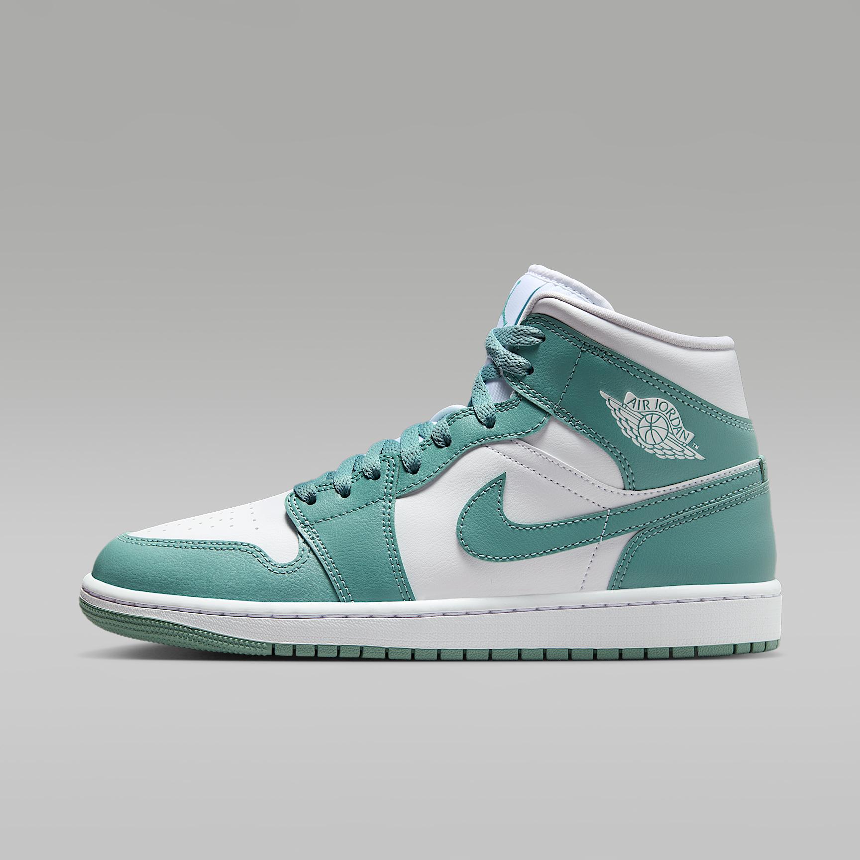 Women's Air Jordan 1 Mid Shoes Product Image