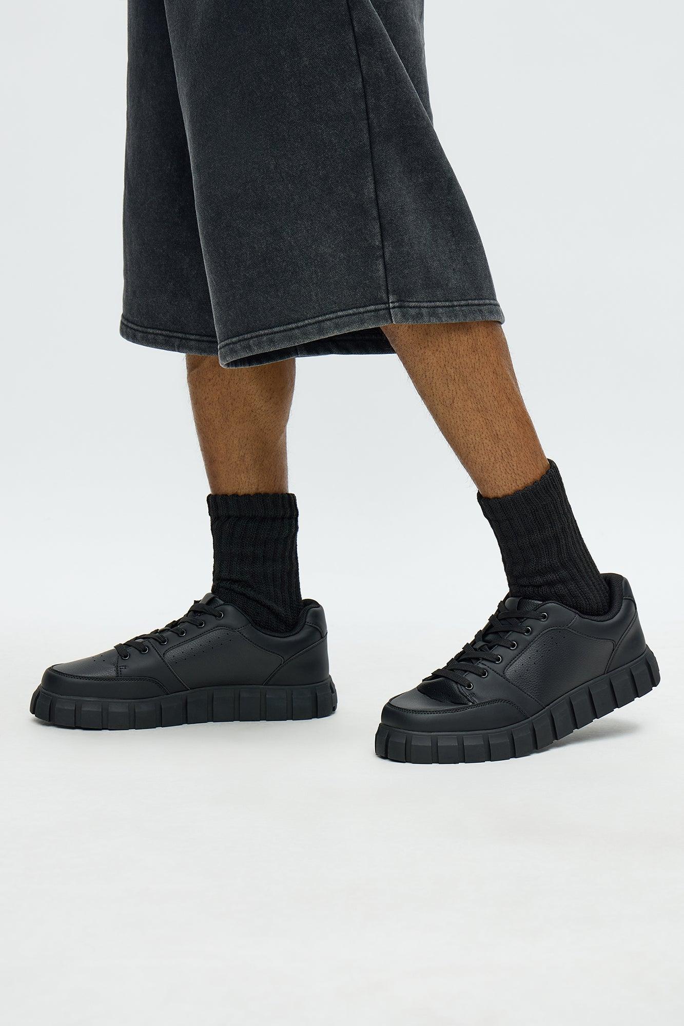 Casual Edge Chunky Low Sneaker - Black Product Image