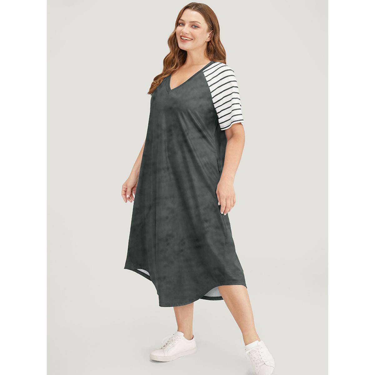 Plus Size Striped Raglan Sleeve Pocket Arc Hem Dress Gray Women Casual Arc Hem V-neck Short sleeve Curvy Midi Dress BloomChic 10/M Product Image