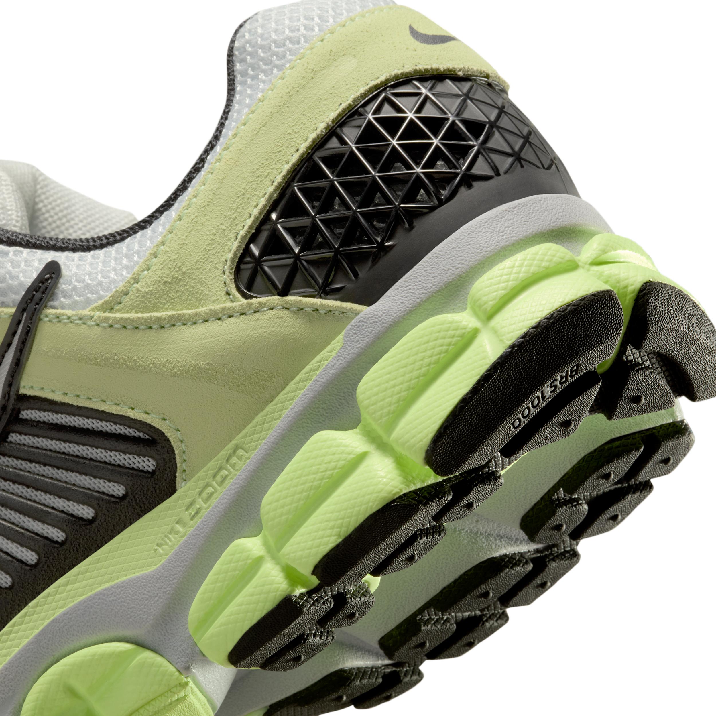 Nike Men's Zoom Vomero 5 Shoes Product Image
