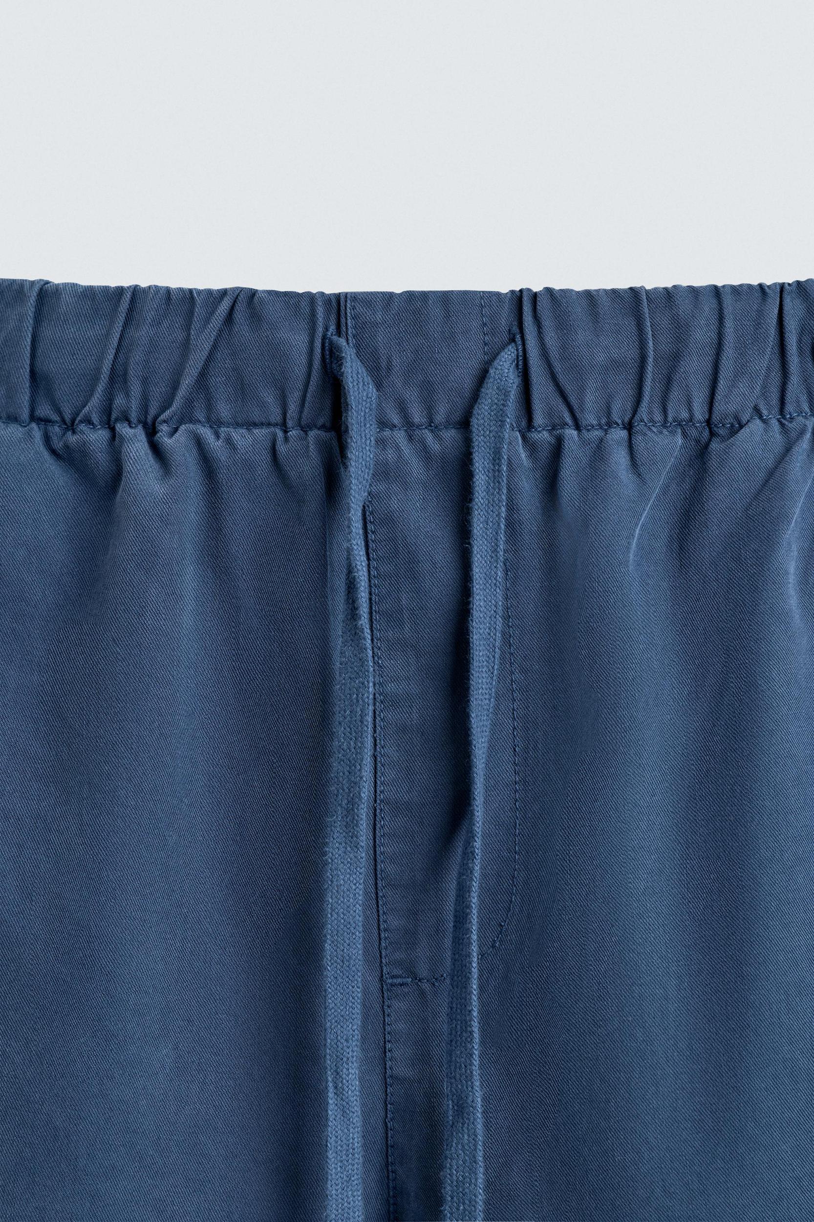 RELAXED FIT LYOCELL-COTTON SHORTS Product Image