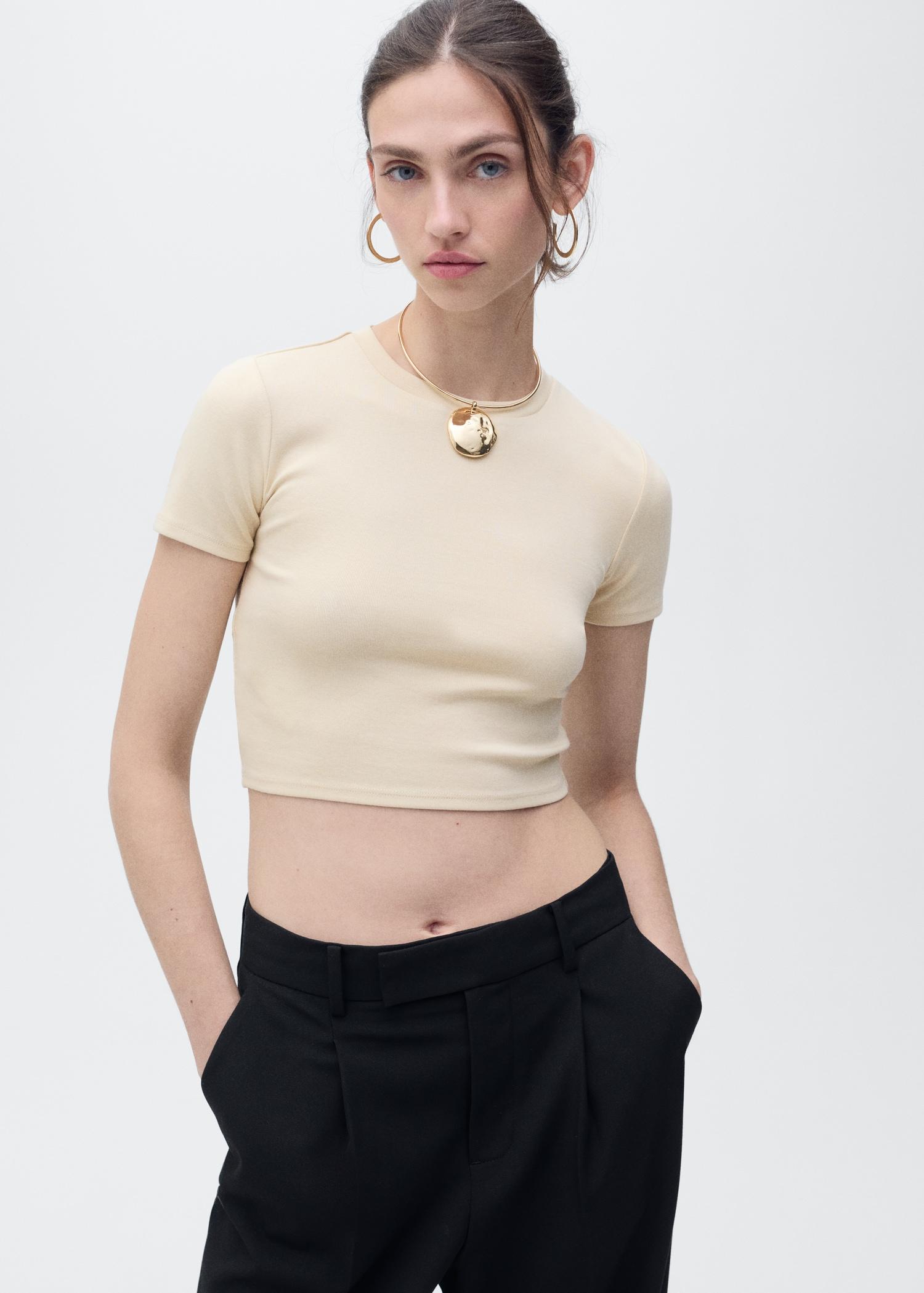 Fitted cropped t-shirt - Women | MANGO USA Product Image