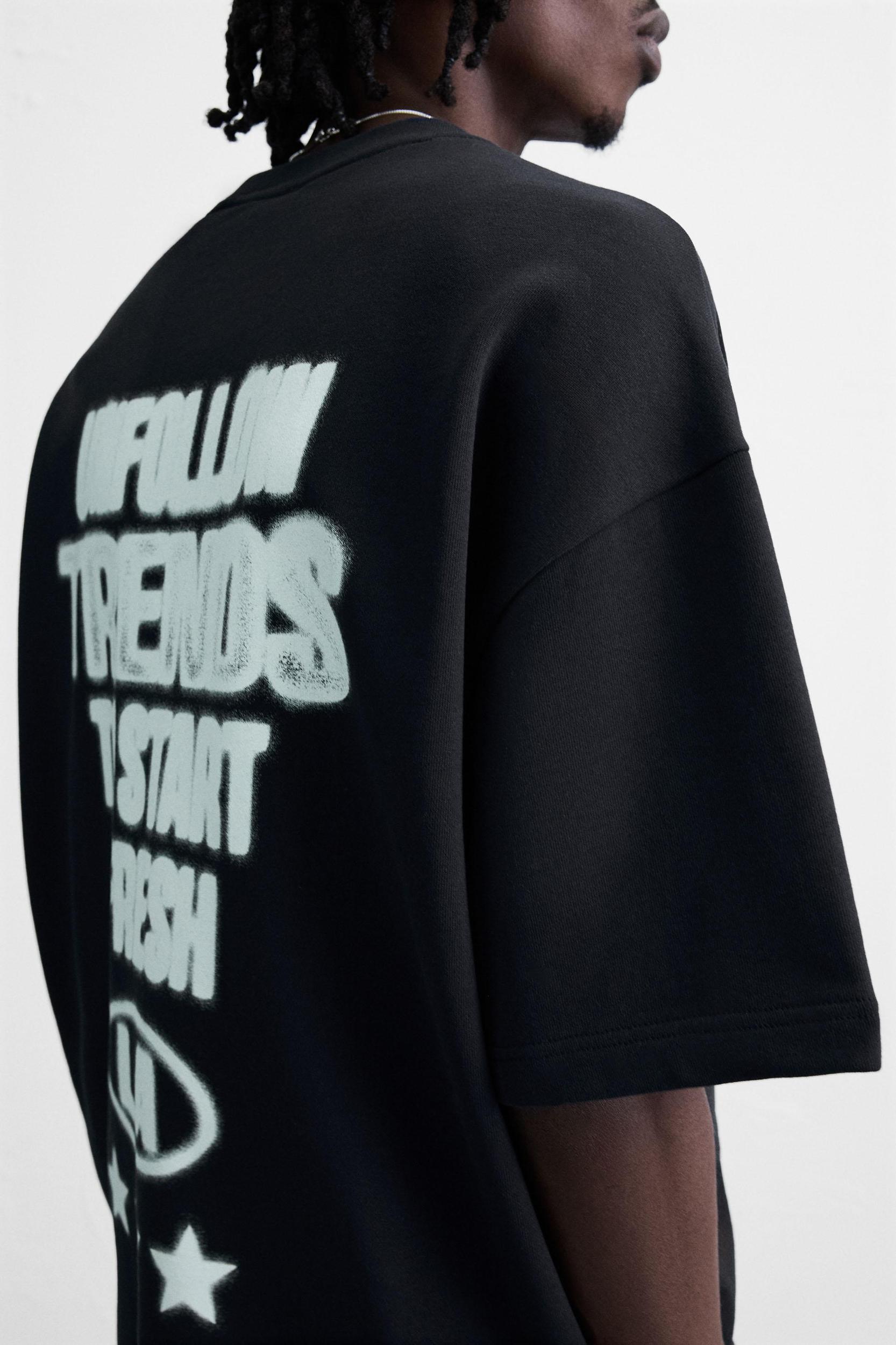 GRAPHIC PRINT SWEATSHIRT Product Image