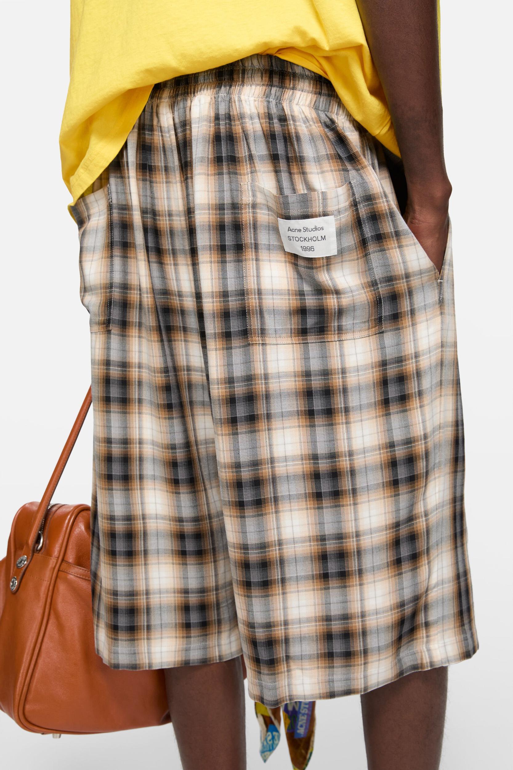 Check shorts Product Image