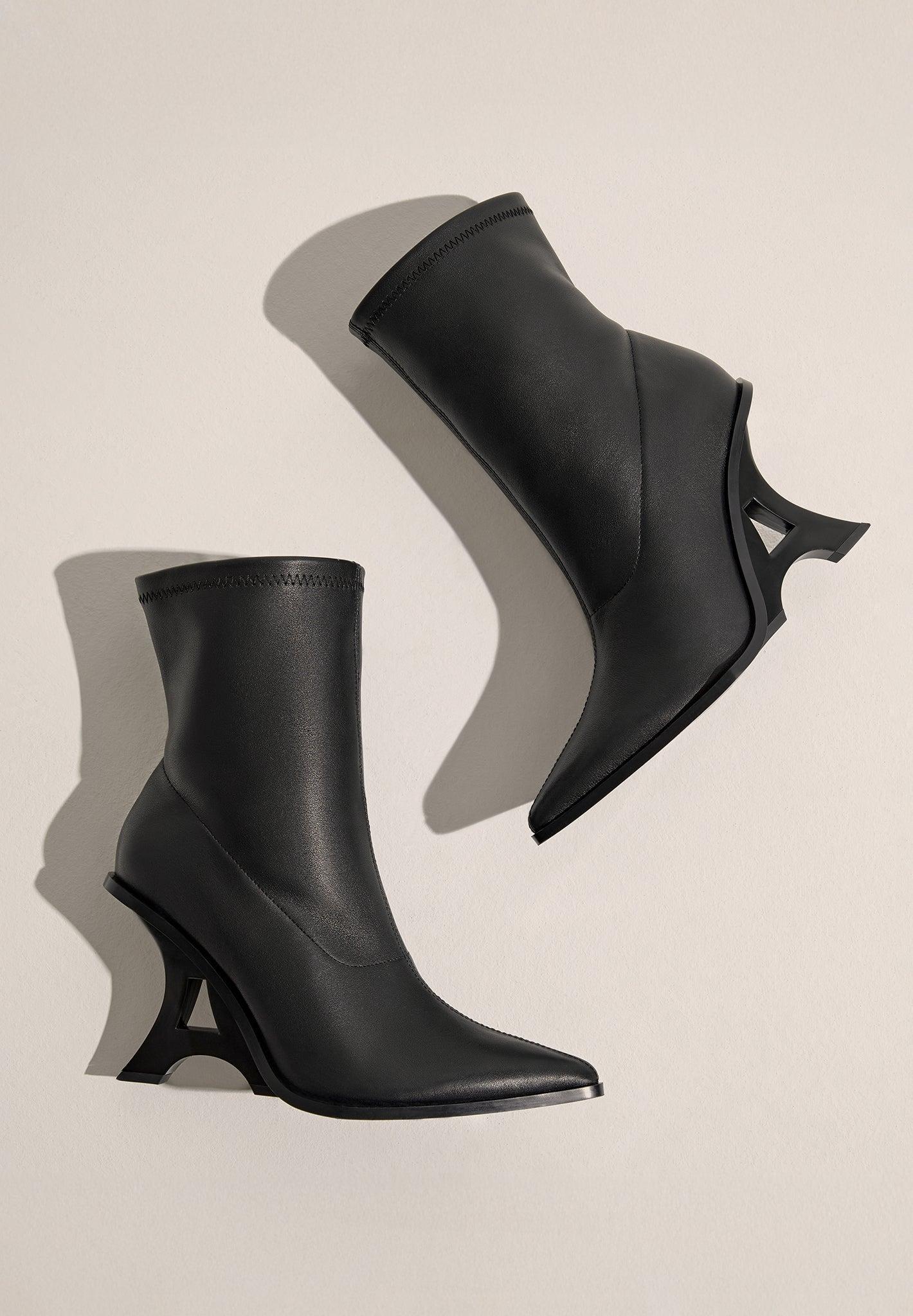 L‘Eiffel - Heeled Leather Boot - Midnight Female Product Image