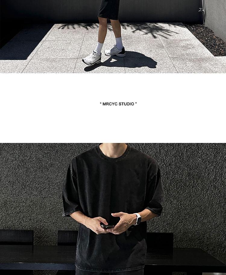 Short-Sleeve Round Neck Plain T-Shirt / Drawstring Waist Shorts Product Image