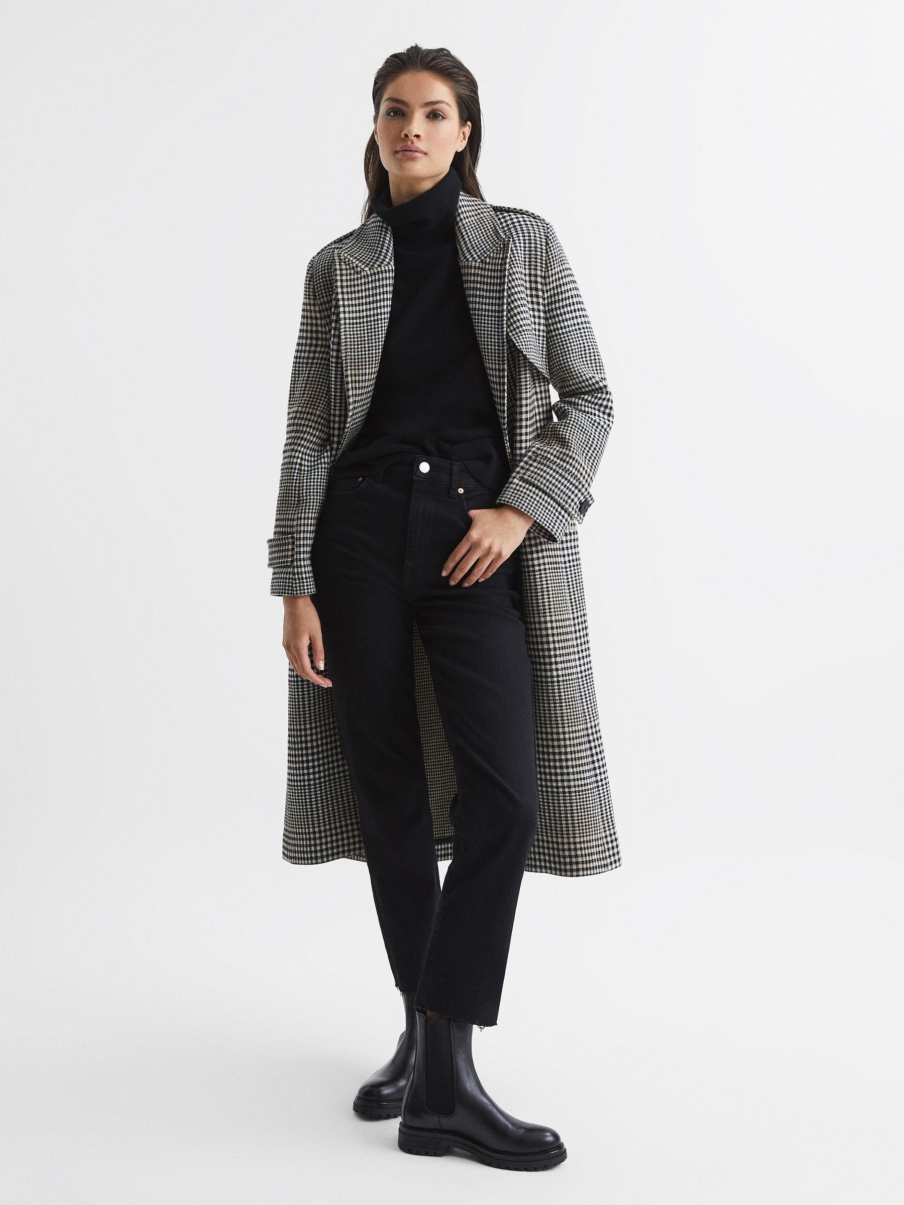 Leather Pull On Chelsea Boots in Black Product Image