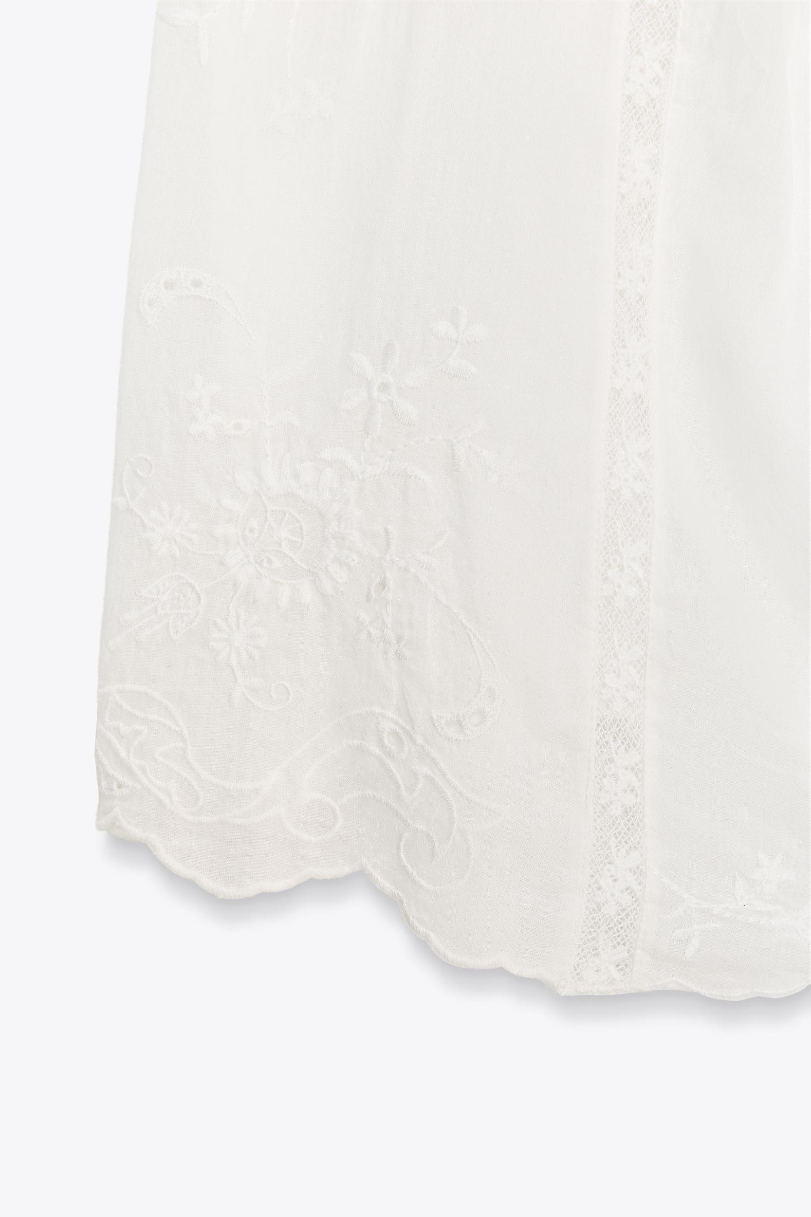 FLORAL EMBROIDERED TOP Product Image