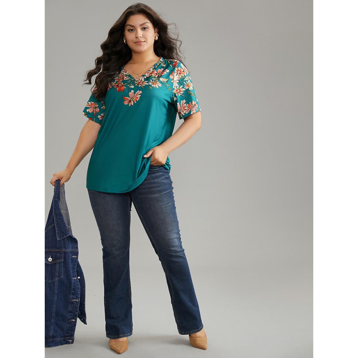 Plus Size Contrast Floral Print V Neck T-shirt Aegean Women Elegant Contrast Floral V-neck Dailywear T-shirts BloomChic 30/6X Product Image