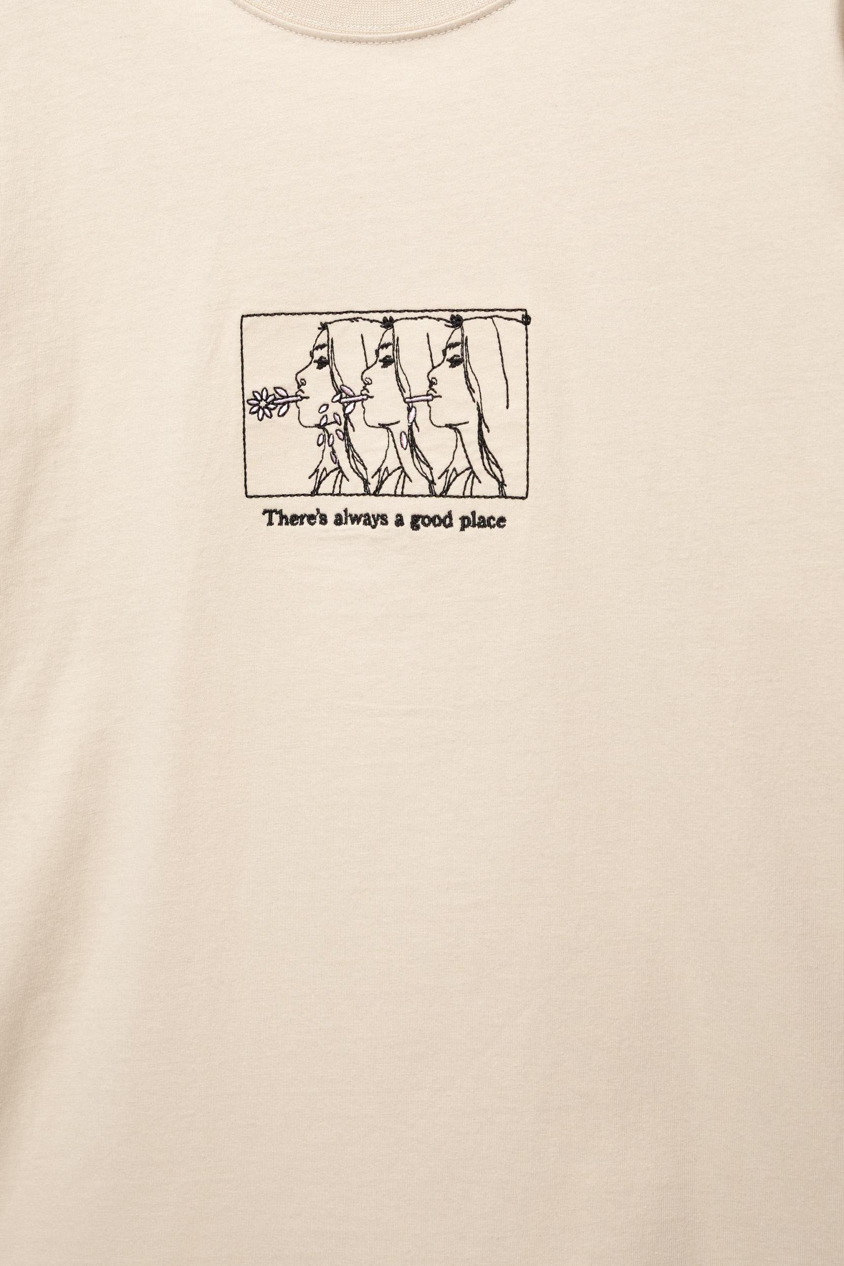 T-shirt with embroidered faces Product Image