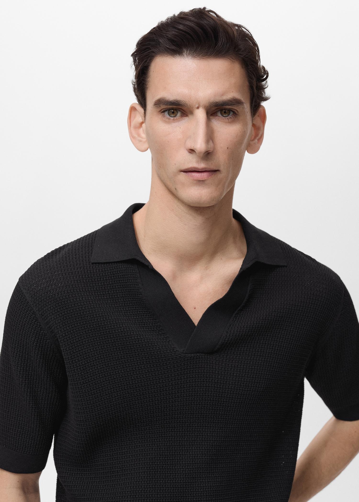 Structured fine-knit polo shirt - Men | MANGO USA Product Image