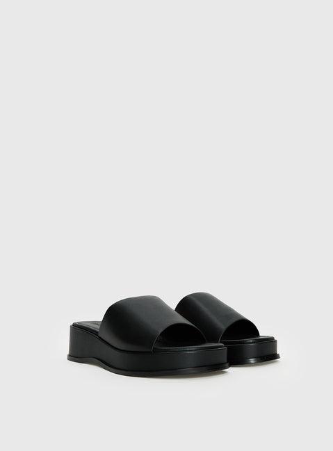 Bayshore Sandals Black Product Image