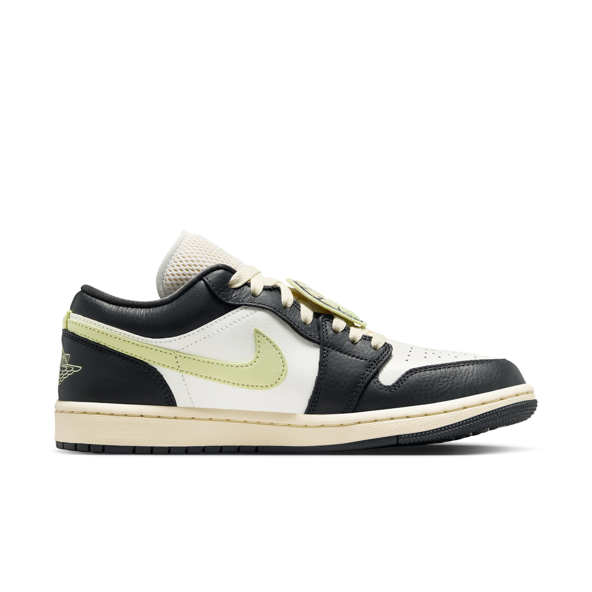 Womens Air Jordan 1 Low SE Shoes | HQ3009-003 Product Image