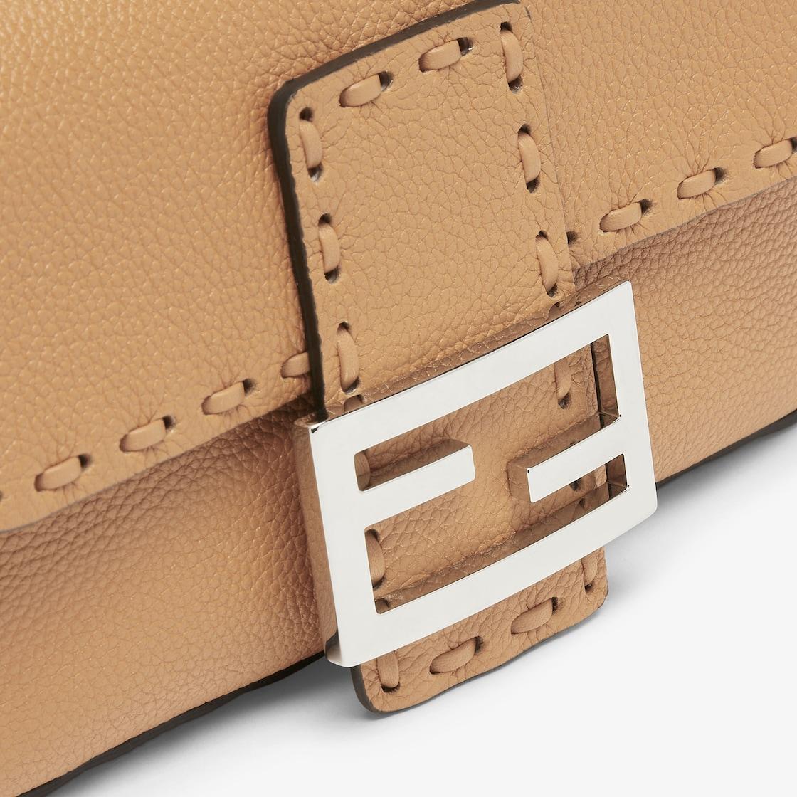 Baguette MiniCappuccino-colored Selleria bag with 309 hand-sewn stitches Product Image