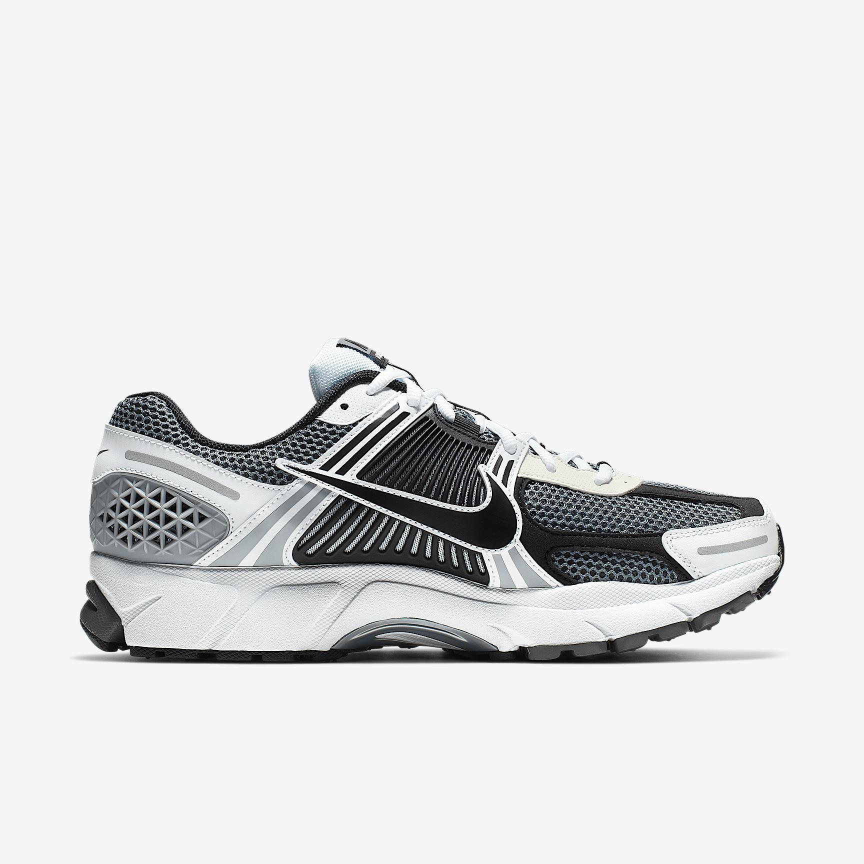 Nike Men's Zoom Vomero 5 Shoes Product Image