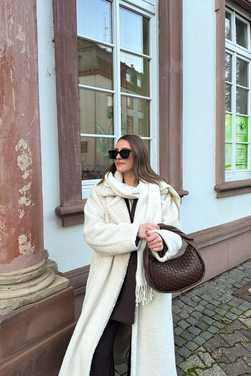 Twisted Handle Woven Handbag Product Image