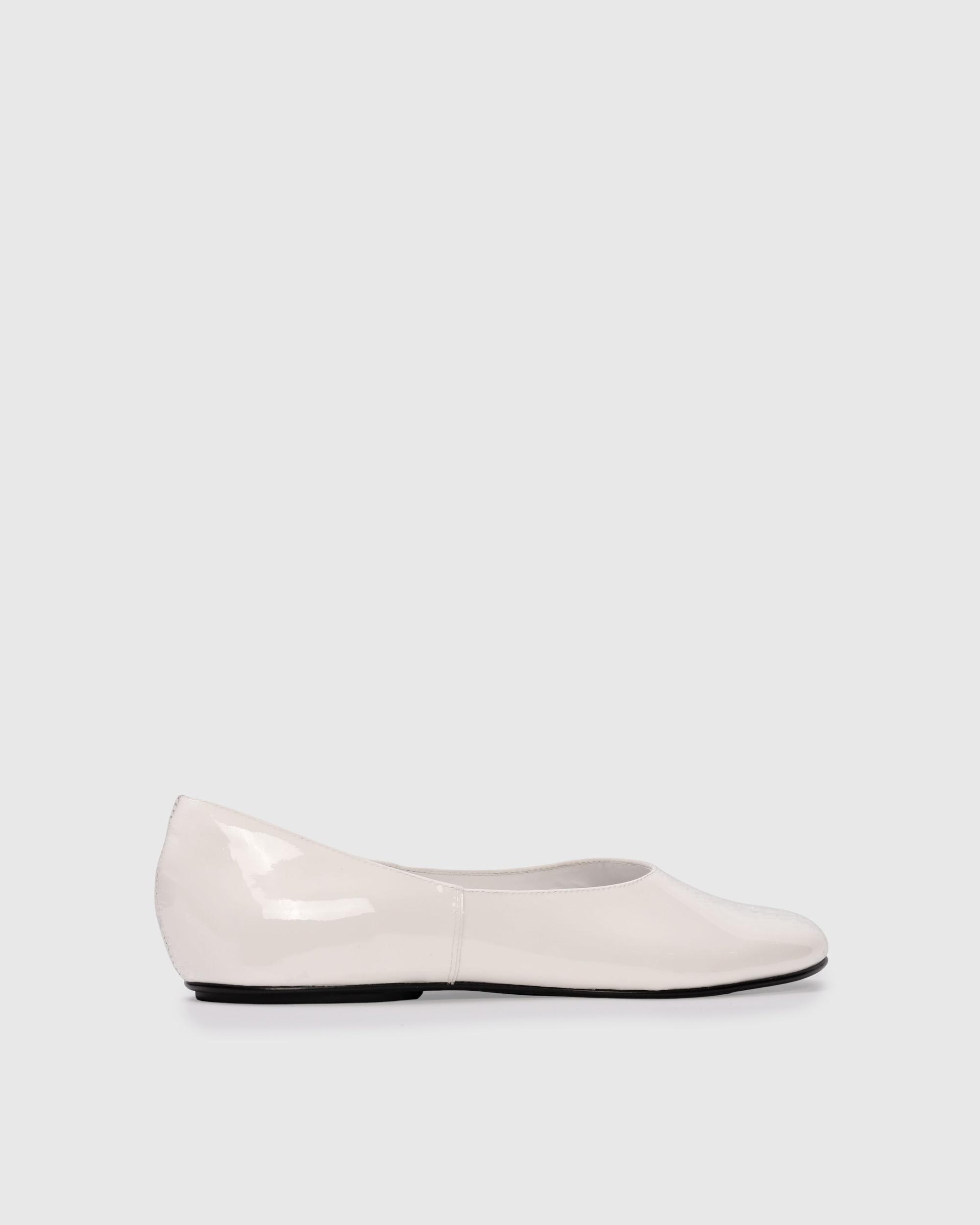 Ezra Flat Product Image