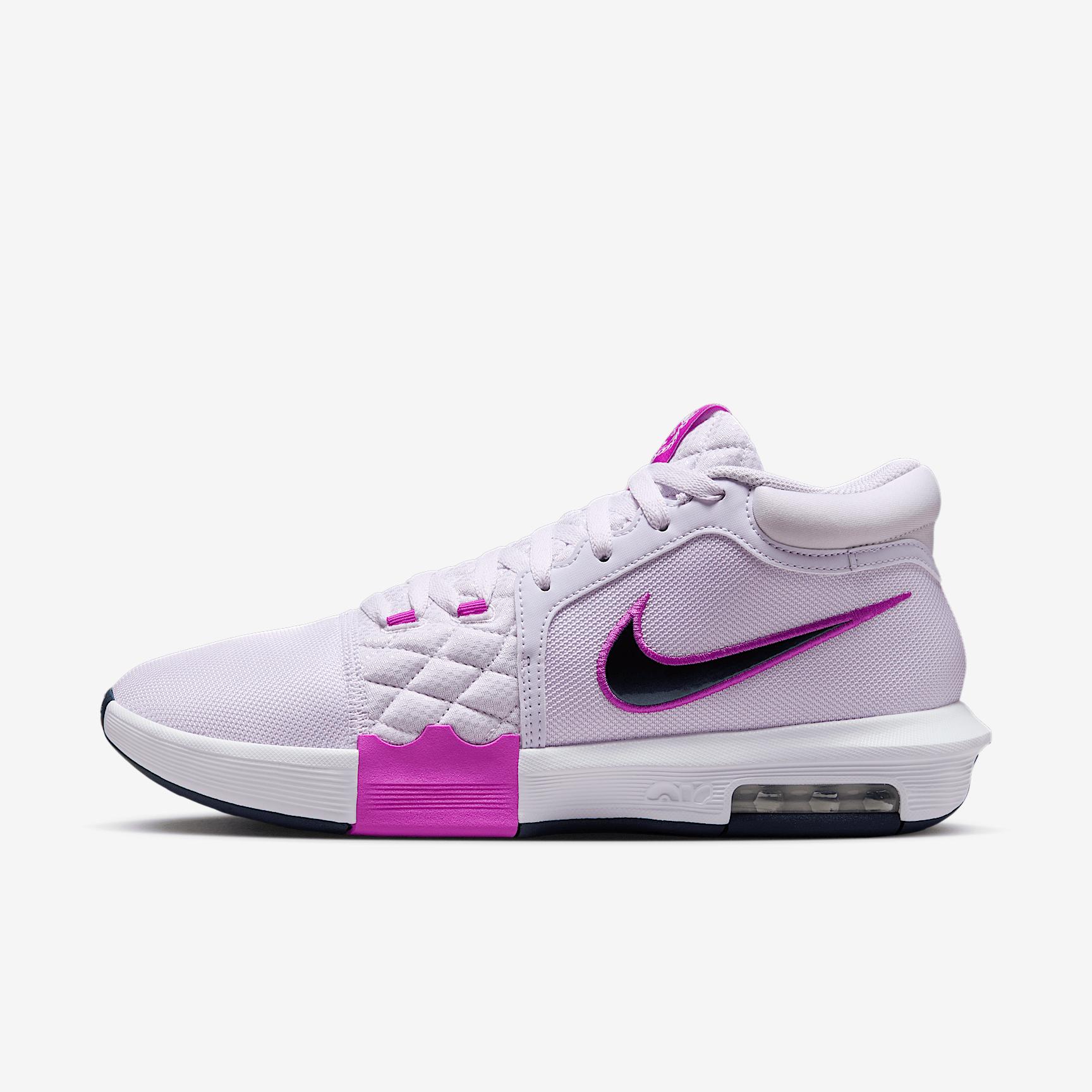 Nike Men's LeBron Witness VIII Basketball Shoes Product Image