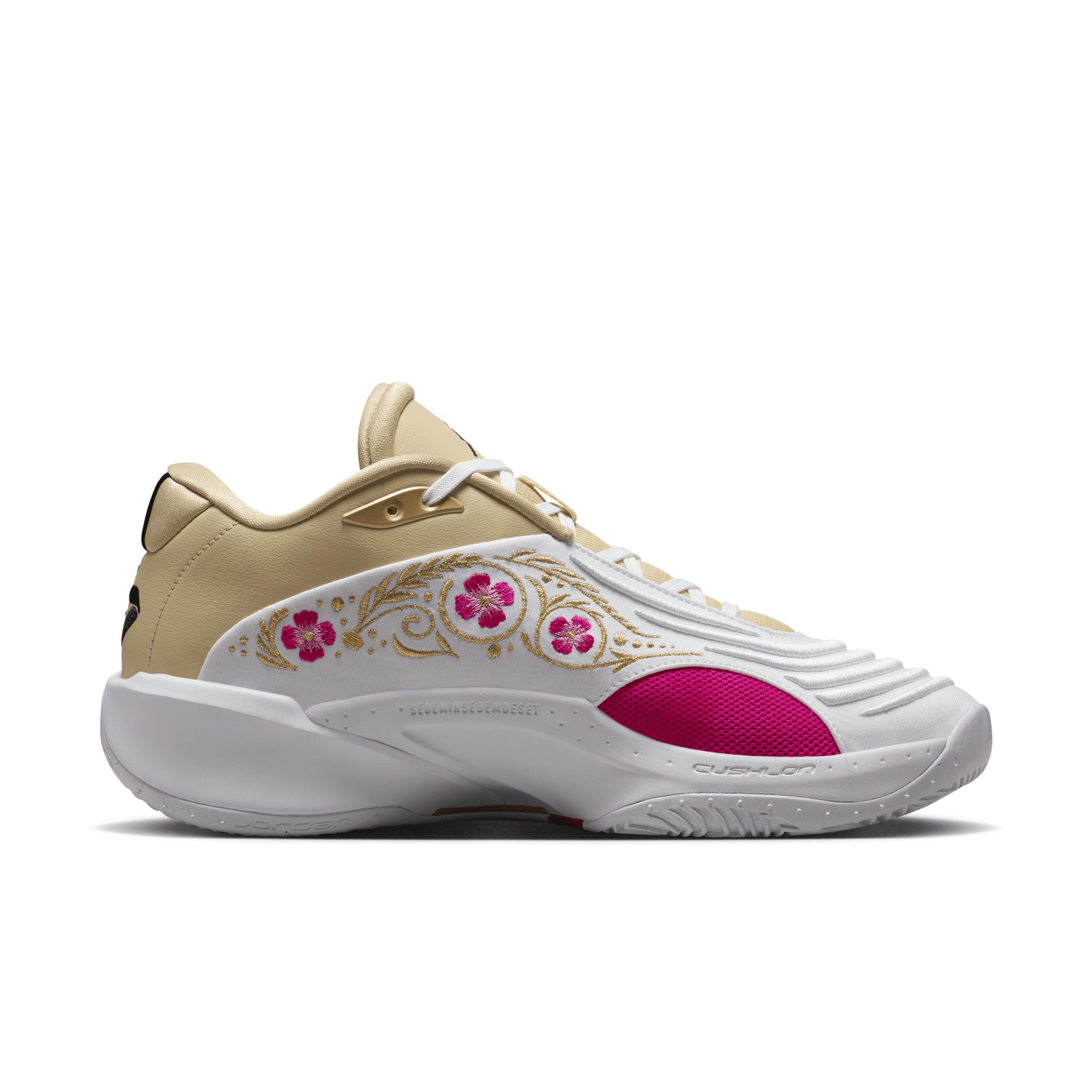 Nike Men's Luka 3 SE "Matador" Basketball Shoes Product Image