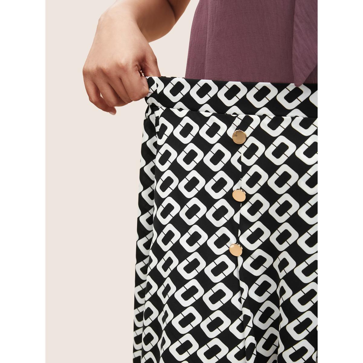 Plus Size Geometric Metal Detail Pocket Skirt Women Black At the Office Pleated No stretch Slanted pocket Work Skirts BloomChic 22-24/3X Product Image