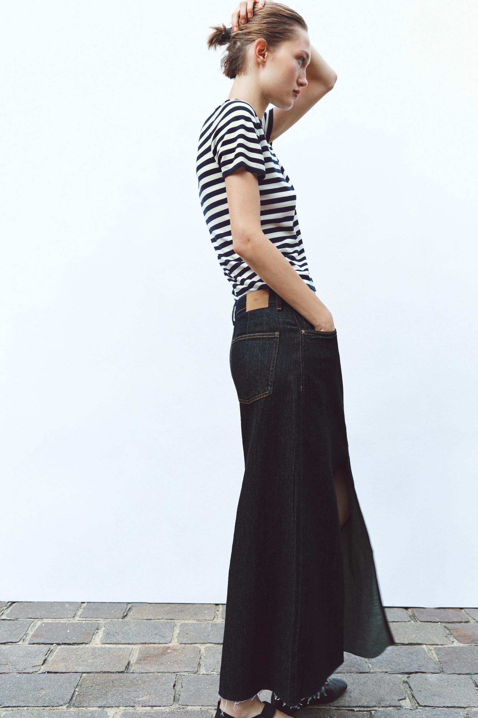 STRIPED SHORT SLEEVE KNIT TOP Product Image