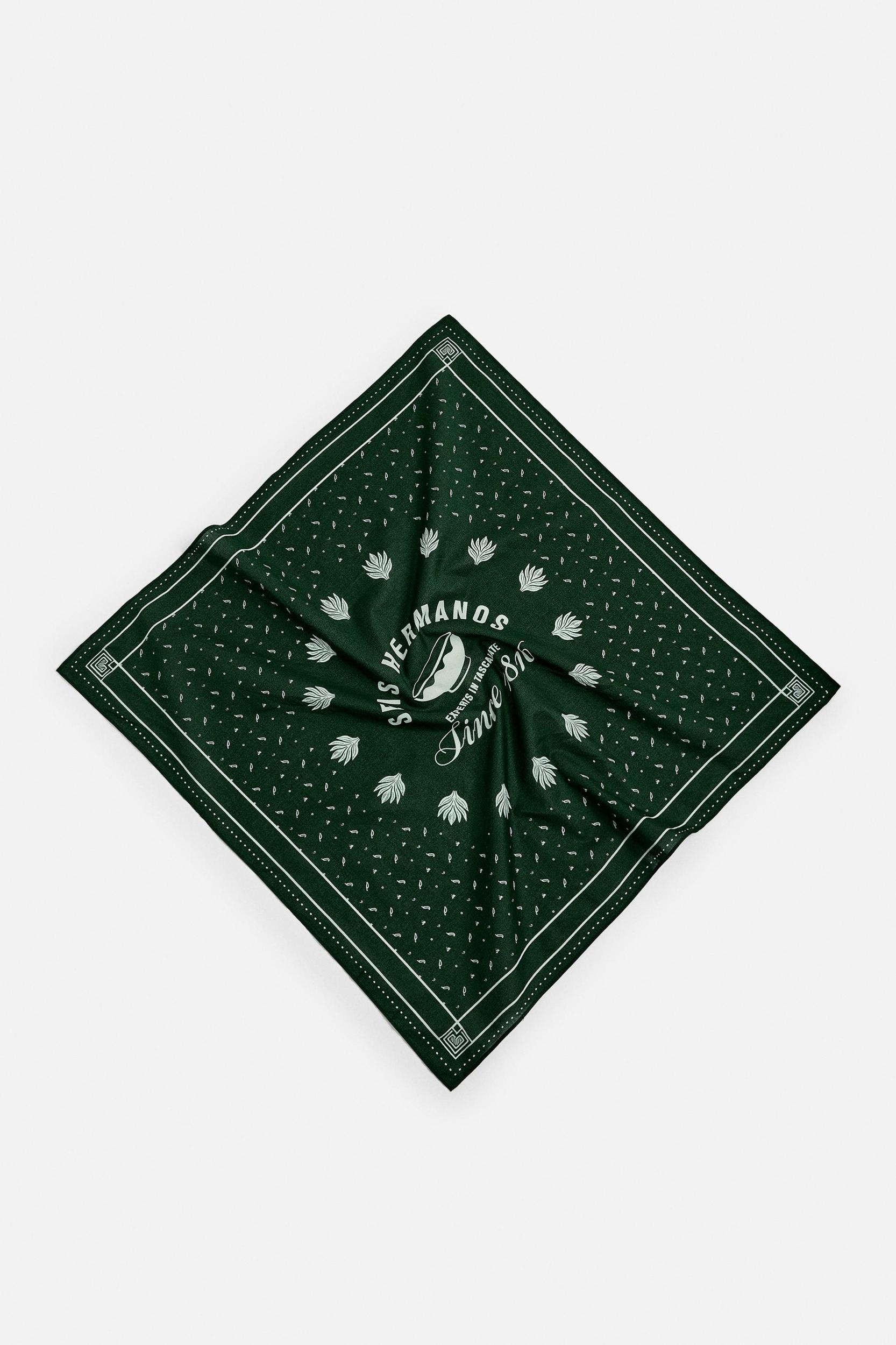 CONTRAST PRINT BANDANA Product Image