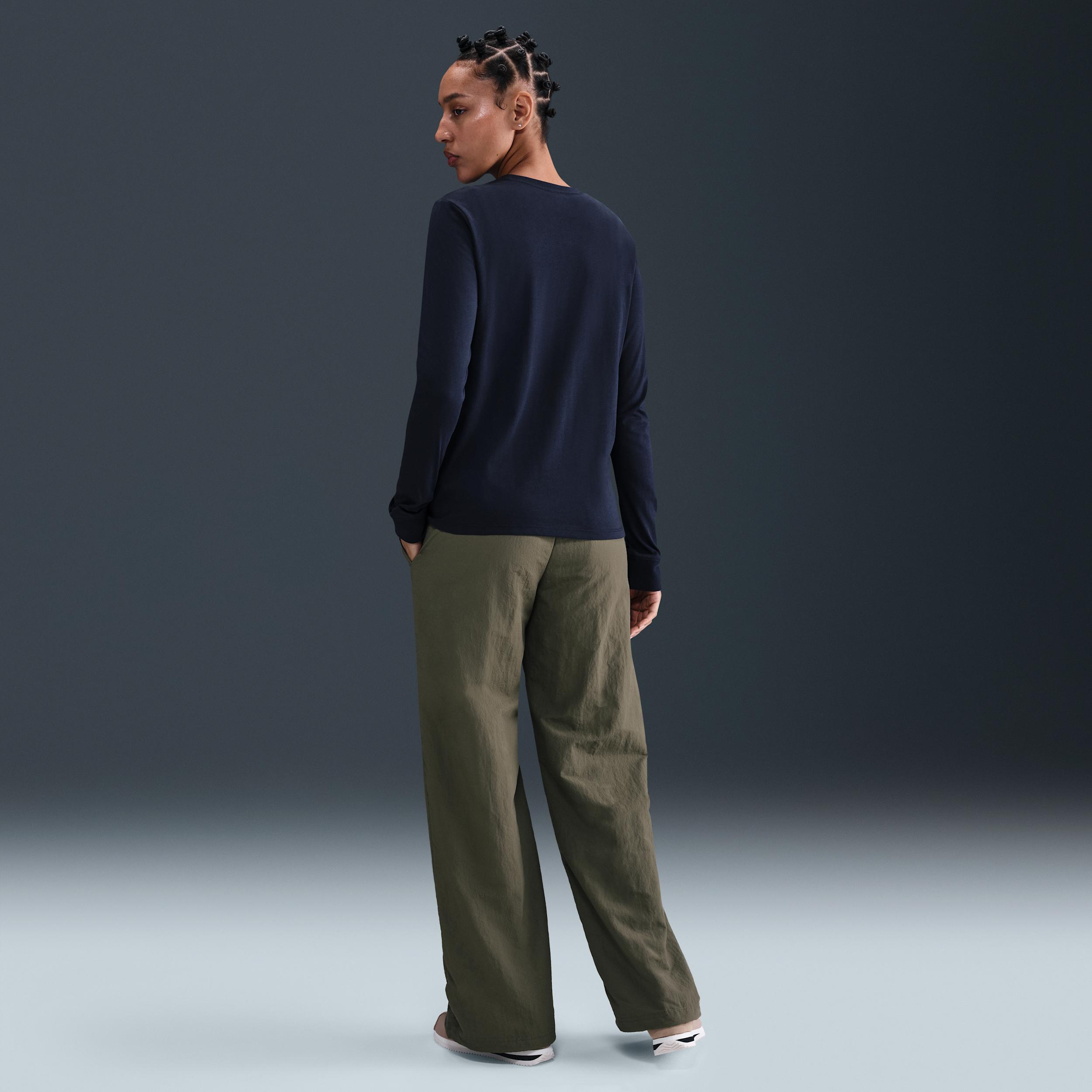 Nike Sportswear Club Women's Long-Sleeve T-Shirt Product Image