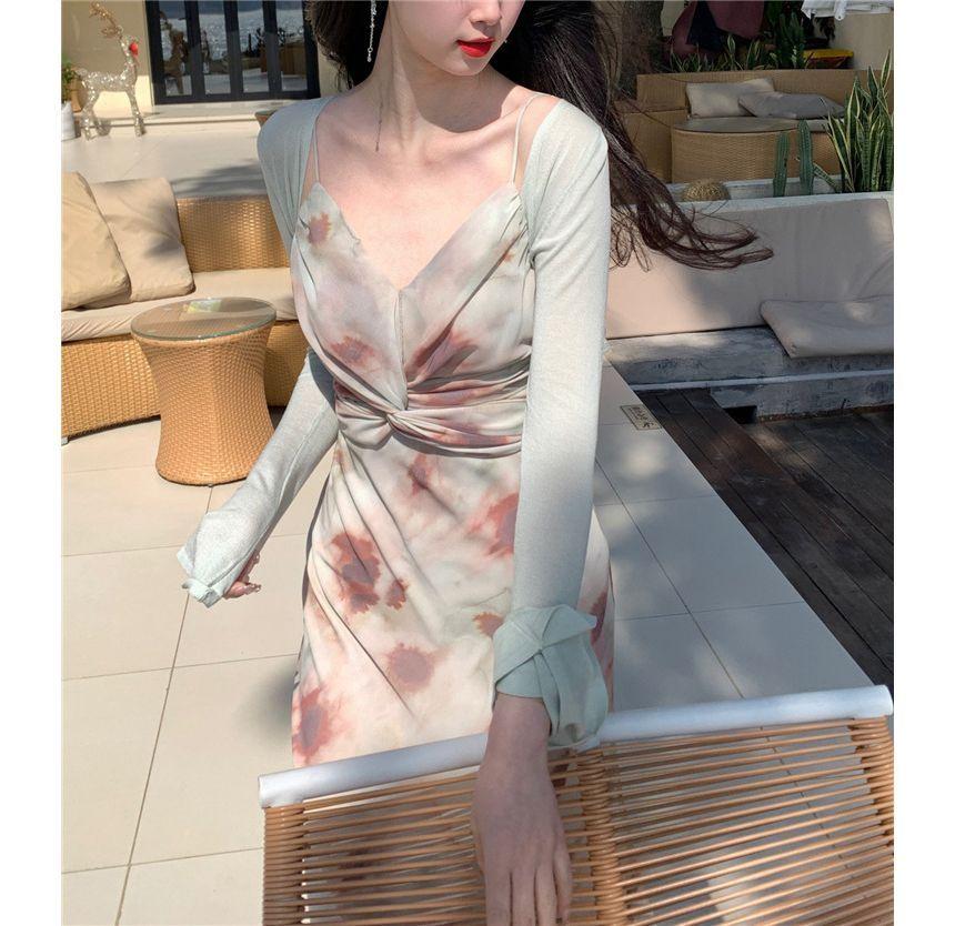 V-Neck Plain Crop Light Jacket Product Image